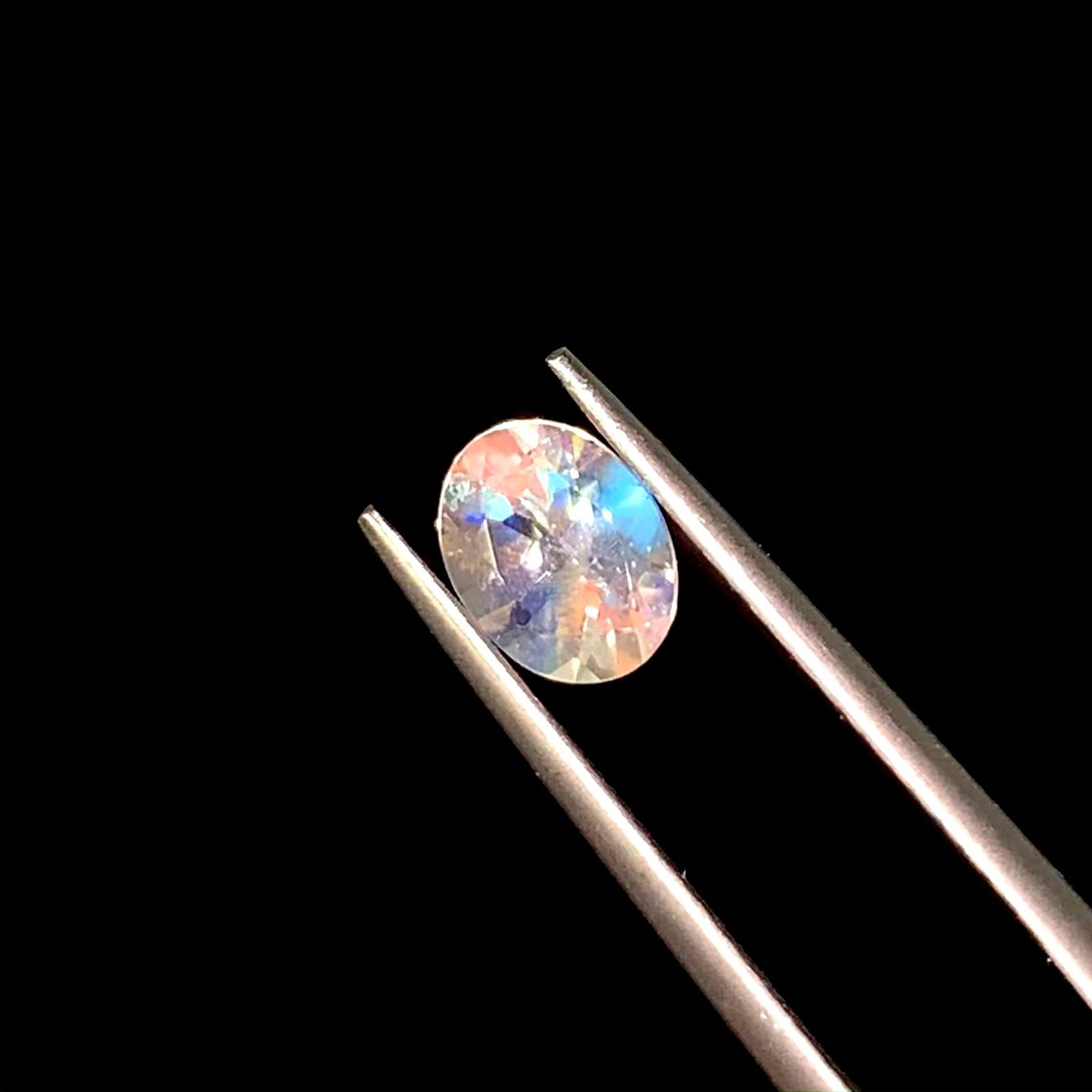 レインボームーンストーン(宝石名ラブラドライト)タンザニア産 0.82ct