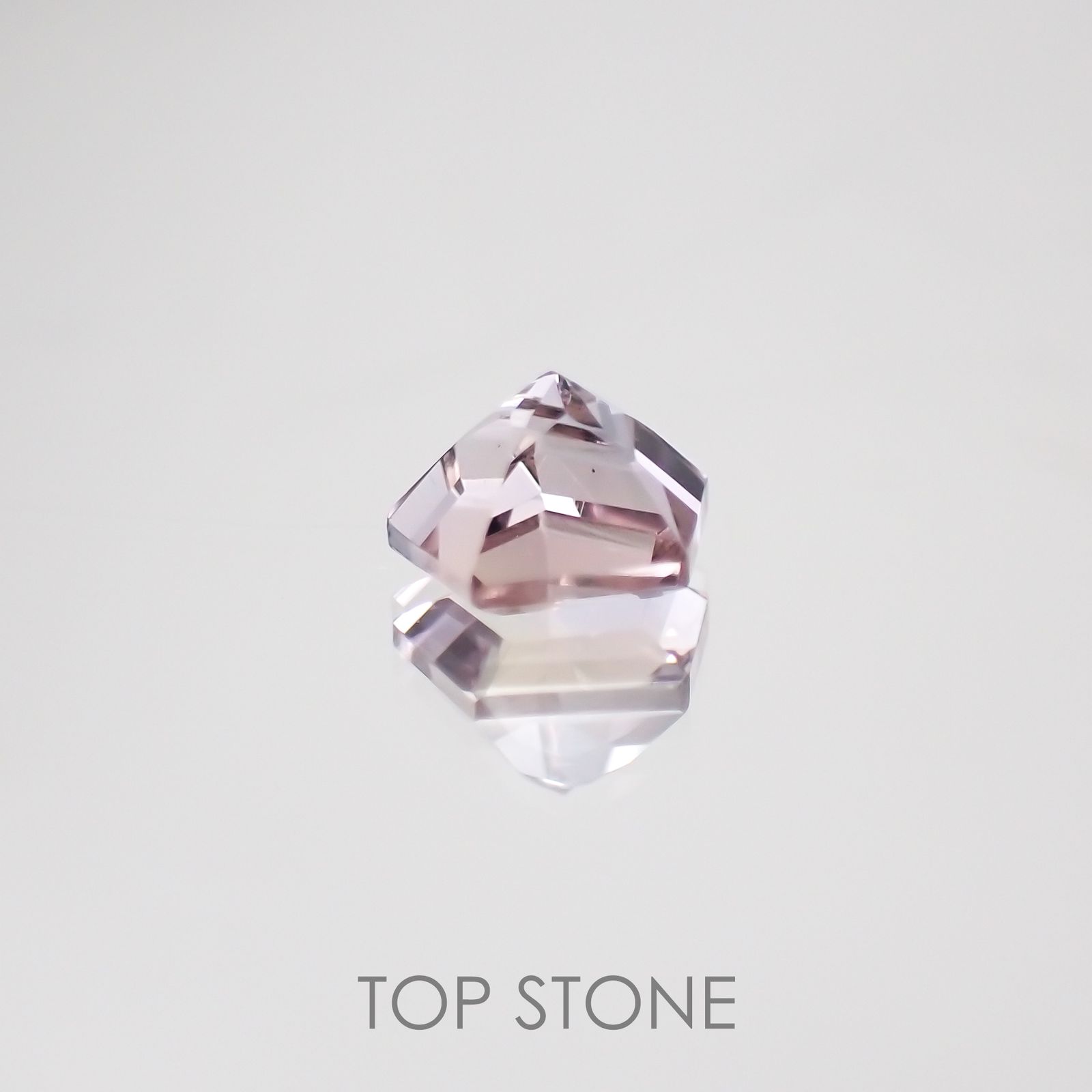 ◇ペンタゴンカット◇アメトリンSA(宝石名バイカラー・クォーツ/別名アメトリン) ボリビア産 0.72ct 識別済[210611044]6.1×6.3mm前後