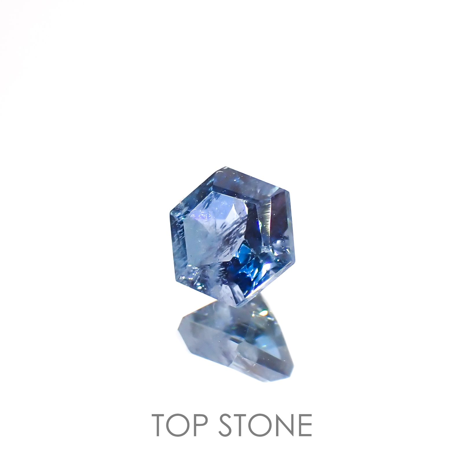 ◇ヘキサゴンカット◇サンタマリアアクアマリン(宝石名アクアマリン)ブラジル産 0.54ct 識別済[220114668]4.9x4.8mm前後