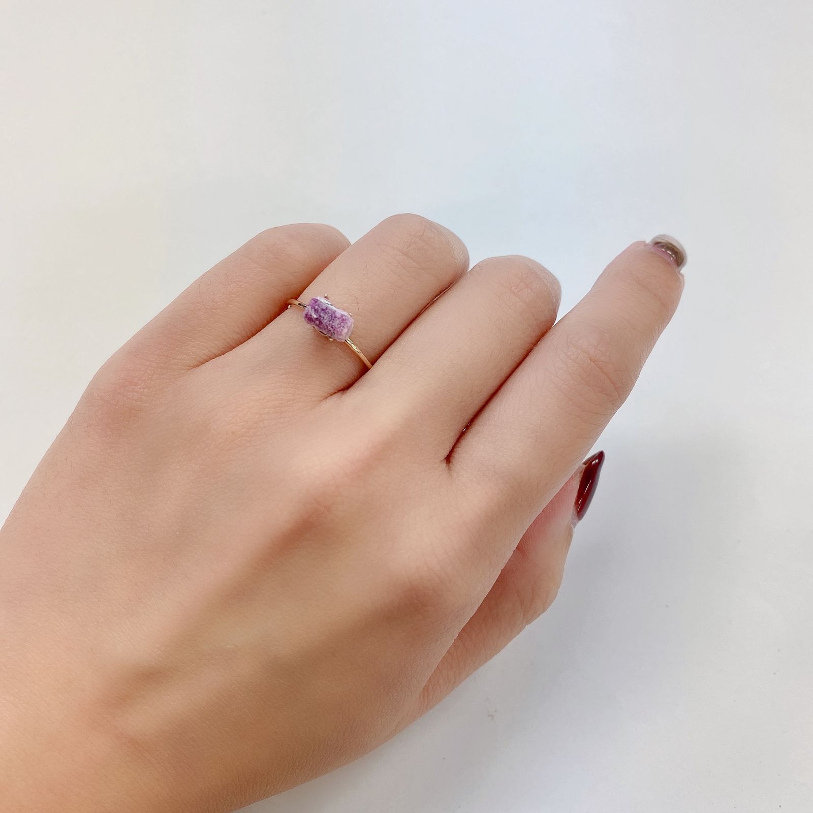 レッドベリル(宝石名レッド・ベリル) アメリカ・ユタ州産 原石・結晶 1.07ct 識別済[20063014]7×4.4mm前後