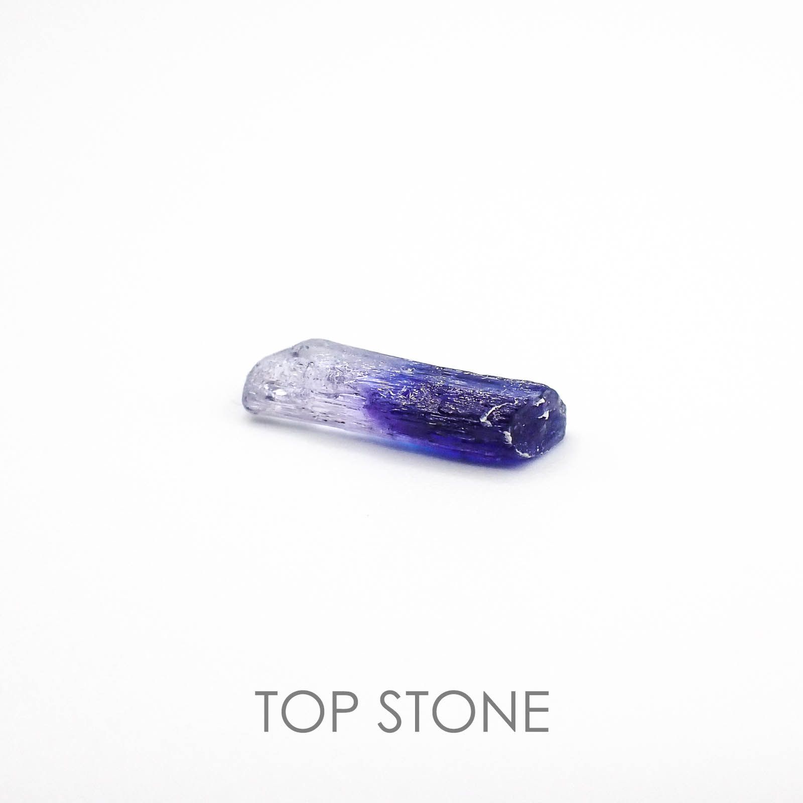 バイカラータンザナイト非加熱(宝石名バイカラー・ゾイサイト)タンザニア産 原石・結晶 3.66ct 識別済[20073399]16.8×5.7mm前後
