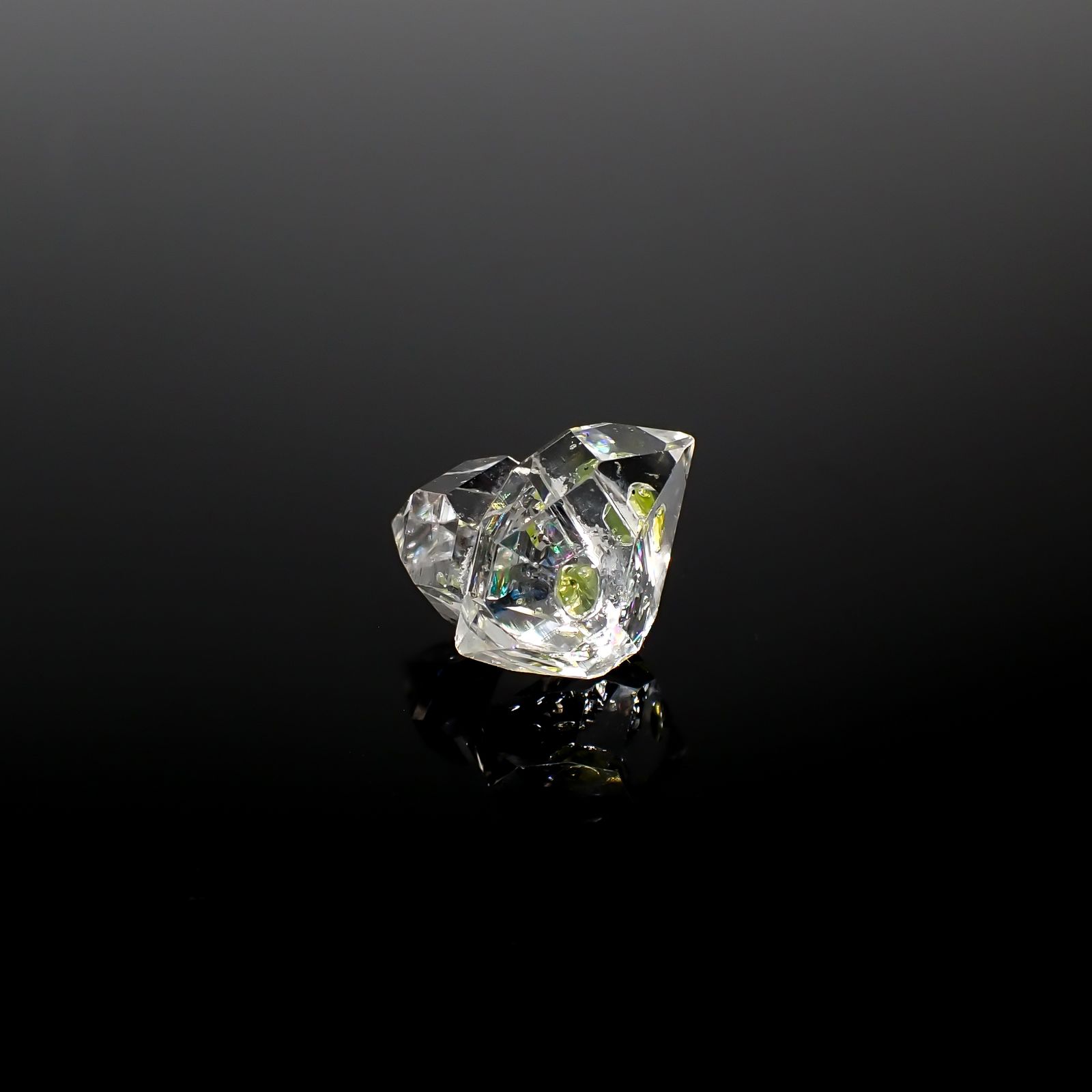 オイルインクォーツ原石 パキスタン産 4.55ct[240828663]10.9x11mm前後