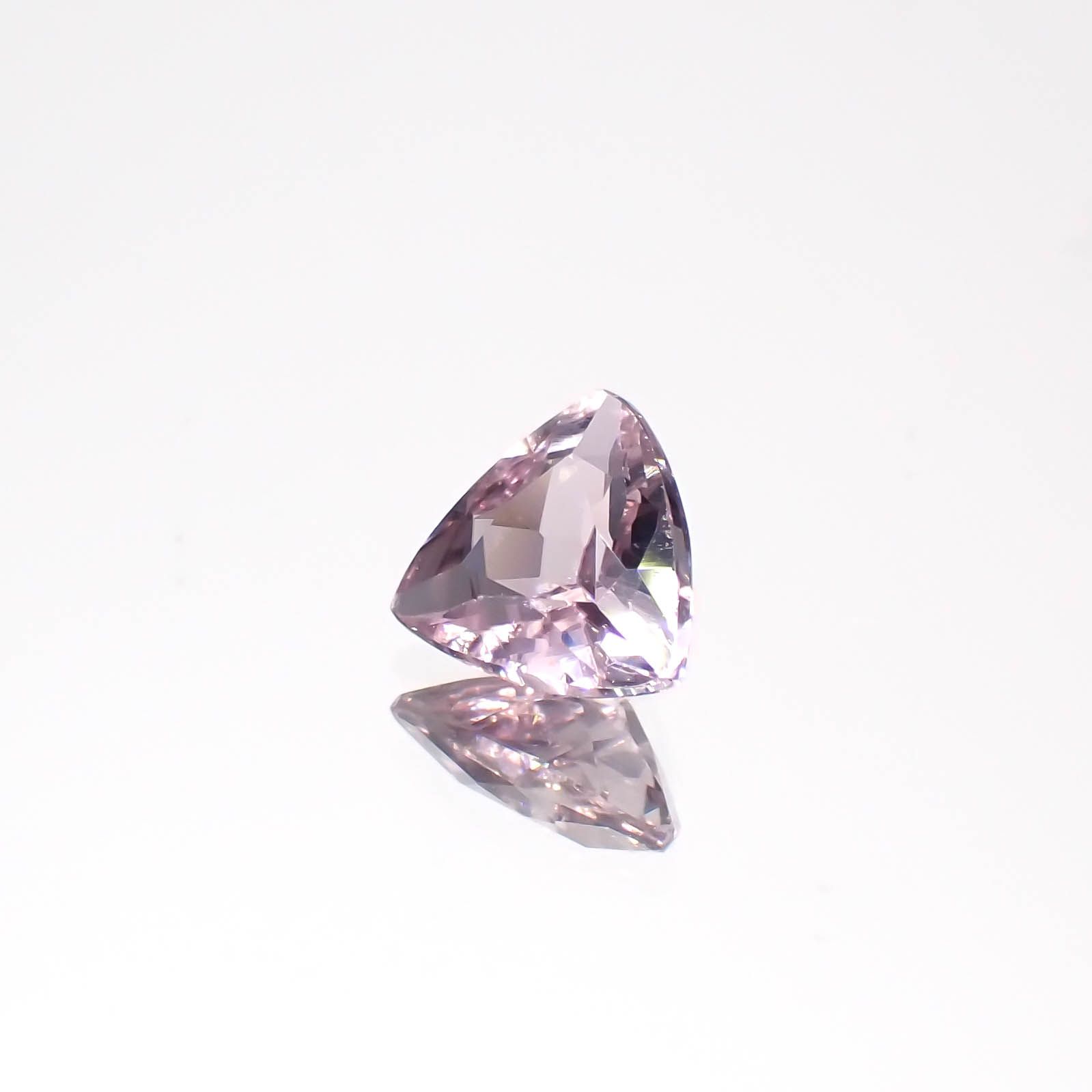 カラーシフト ピンクダイアスポア アフガニスタン産 0.59ct[240326988]5.9x5.5mm前後