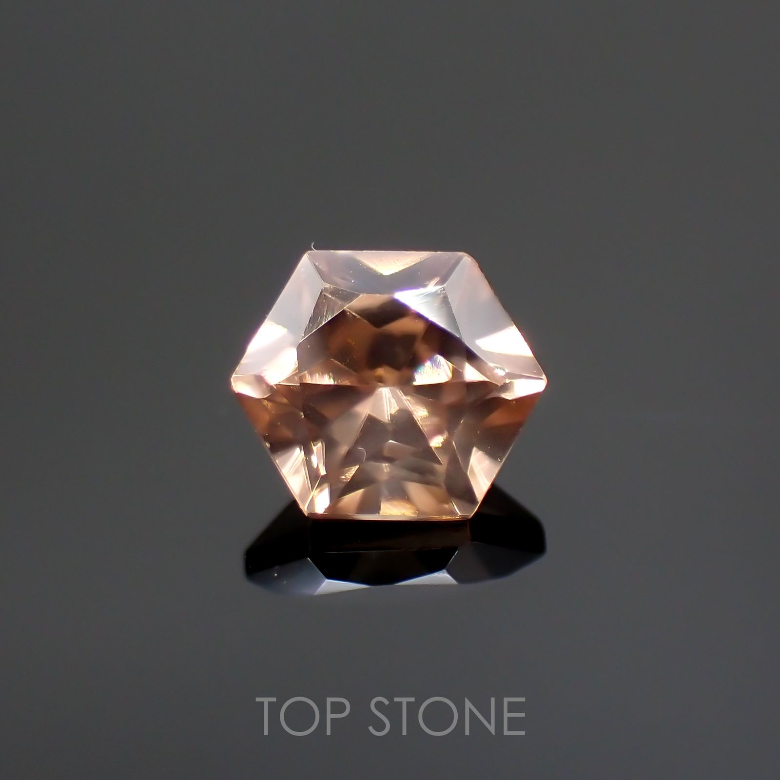 ◇ヘキサゴンカット◇シナモンカラージルコン(宝石名ジルコン) カンボジア産 0.87ct 識別済[210410472]4.9×5.1mm前後