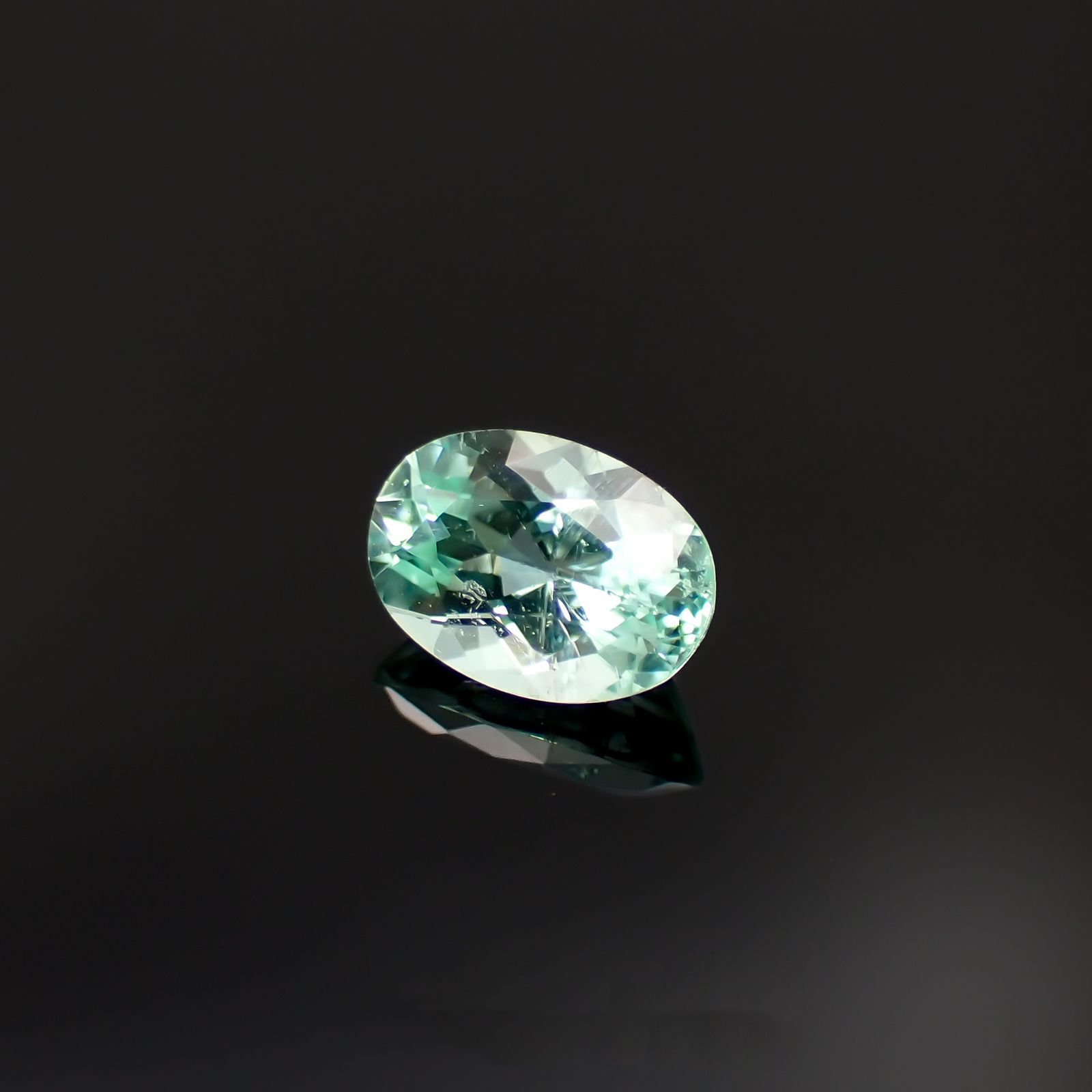 パライバトルマリン(宝石名トルマリン/別名パライバ・トルマリン)モザンビーク産 0.770ct ソ付(宝貴協)[230220478]6.92x4.82mm前後
