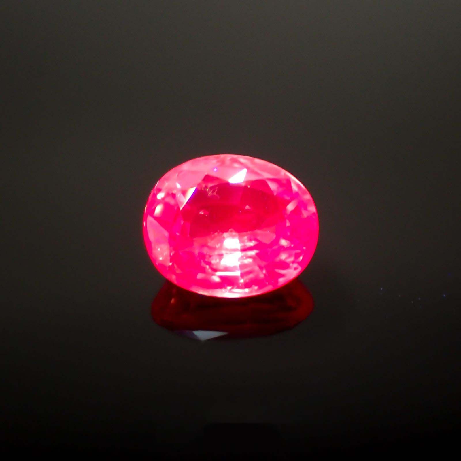 ピンクスピネル(宝石名ピンク・スピネル)タンザニア産 1.214ct ソ付(彩珠)[230722572]6.9x5.8mm前後