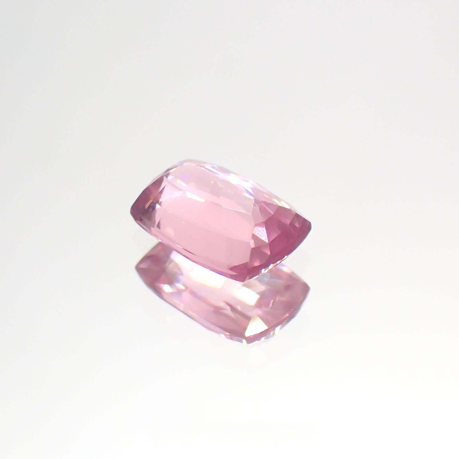 ピンクスピネル(宝石名ピンク・スピネル)タンザニア産 1.120ct ソ付(彩珠)[230722569]7.3x5mm前後