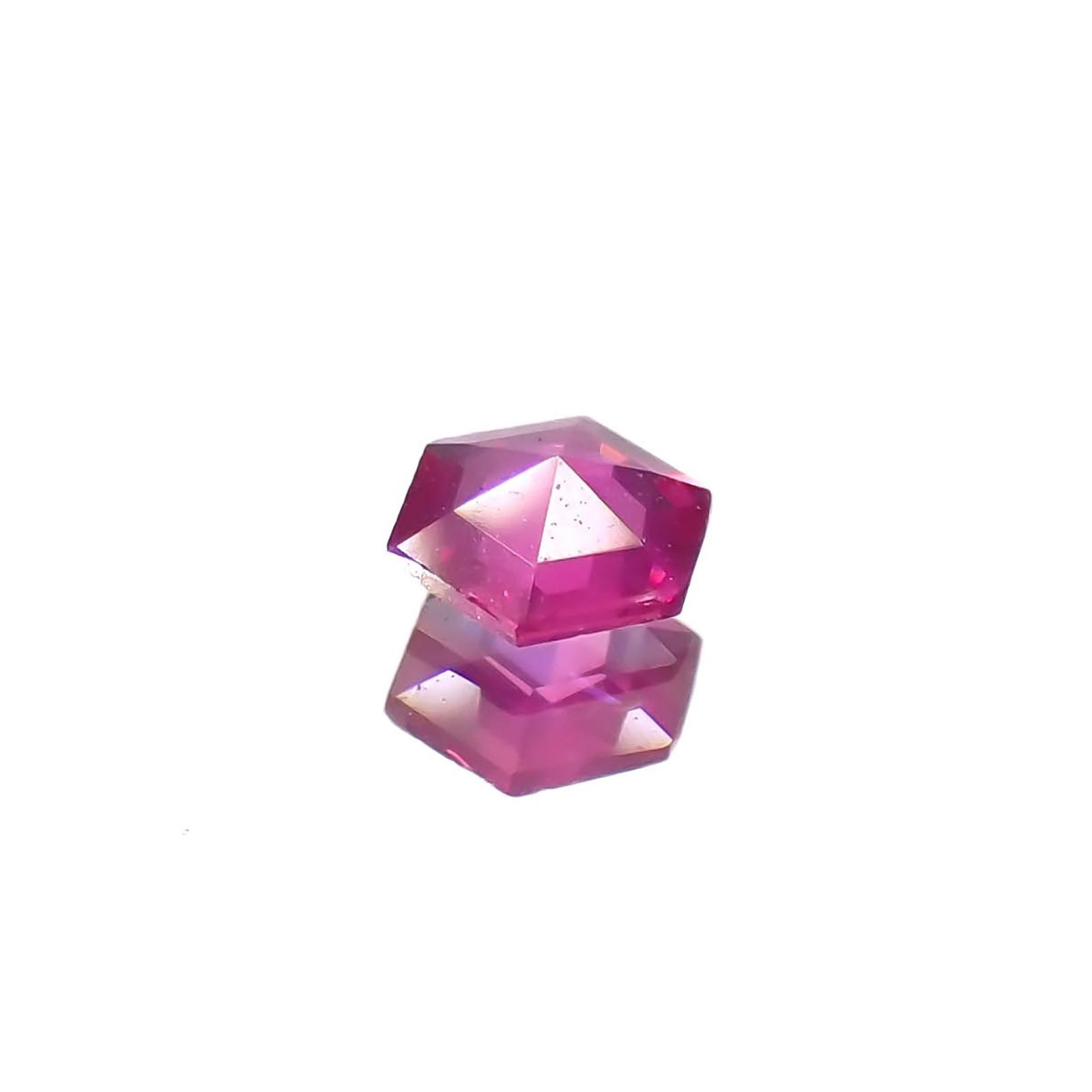 ◇ヘキサゴンカット◇ルビー 非加熱 モザンビーク産 0.11ct / 3x3mm前後 [240427102]