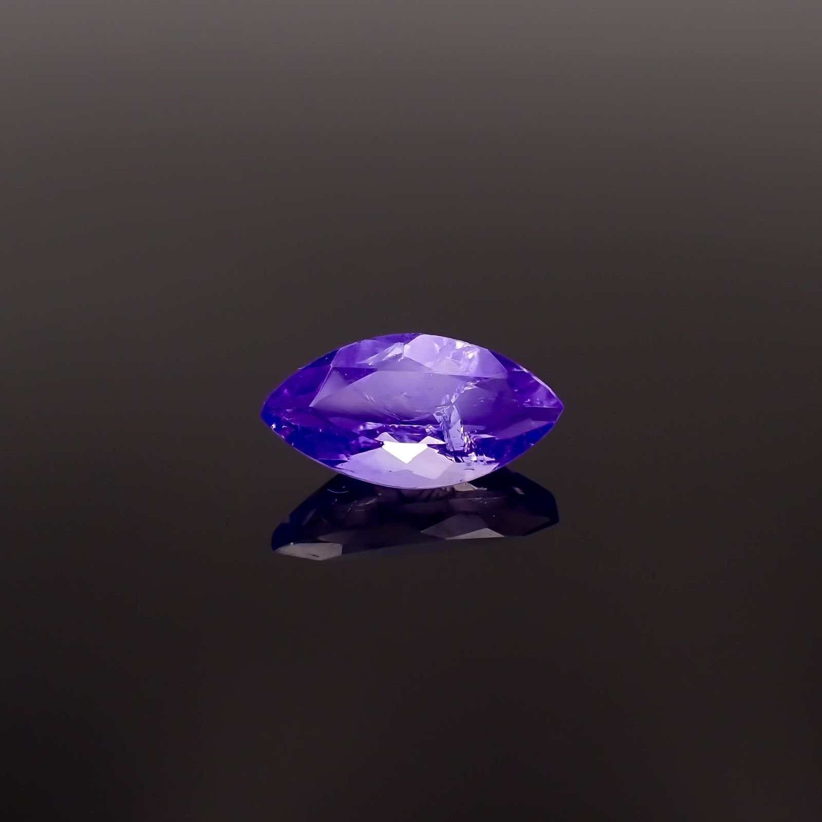 フローライト フルオレッセンス イギリス・ロジャリー鉱山産 2.47ct[240326601]12.6x6.6mm前後