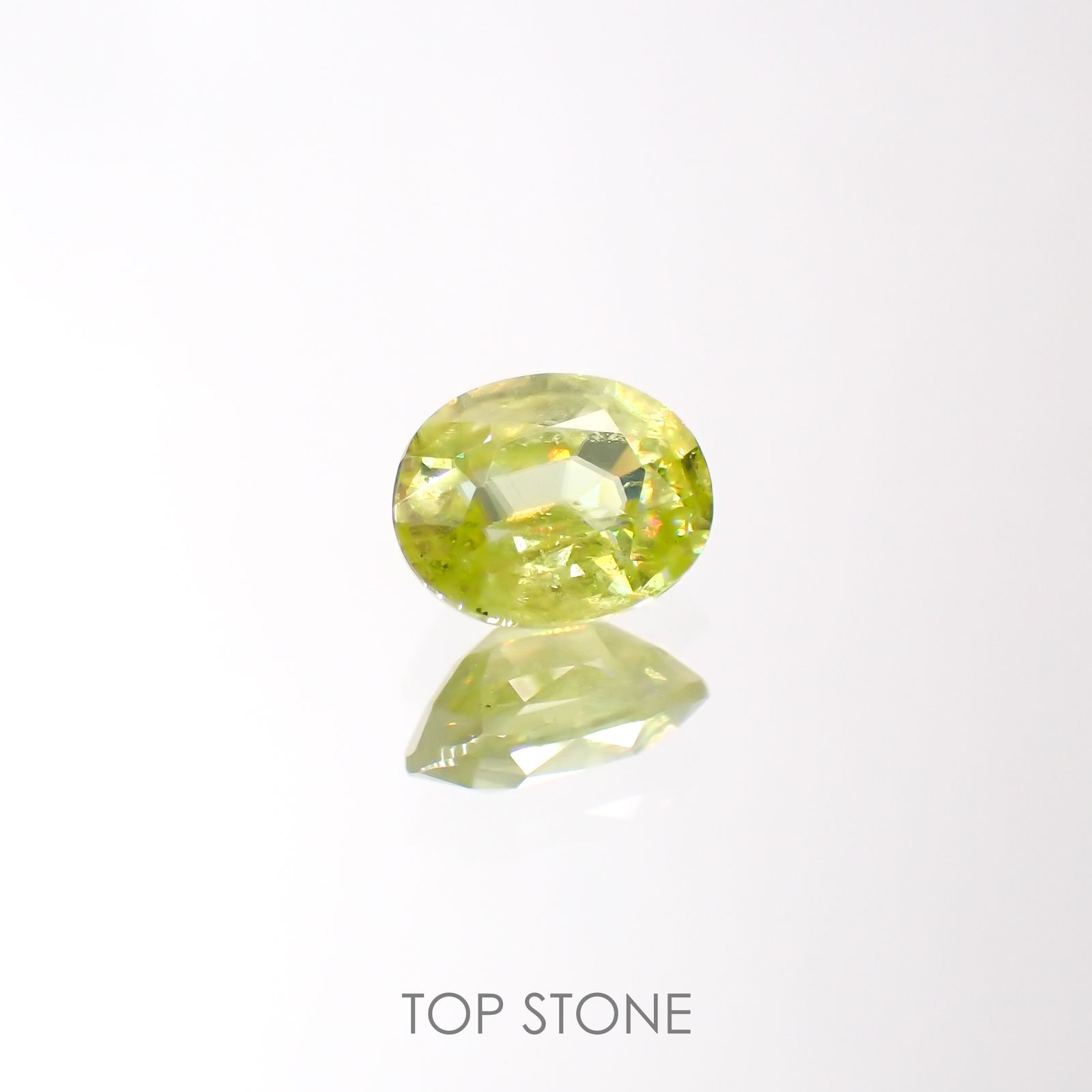 スフェーン(宝石名スフェーン)マダガスカル産 0.64ct 識別済[220113867]6.1x4.9mm前後