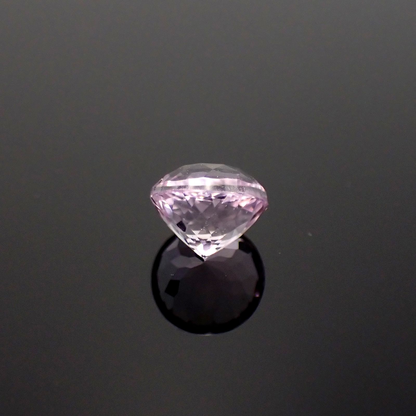 クンツァイト アフガニスタン産 0.95ct[231224771]5.8x5.7mm前後