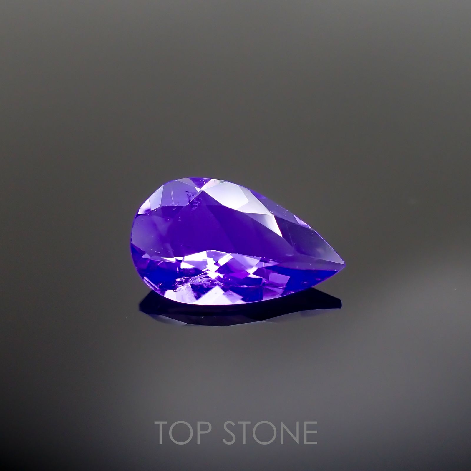 フローライト フルオレッセンス(宝石名フルオライト)イギリス・ロジャリー鉱山産 1.55ct 識別済[211113780]11.2x6.8mm前後