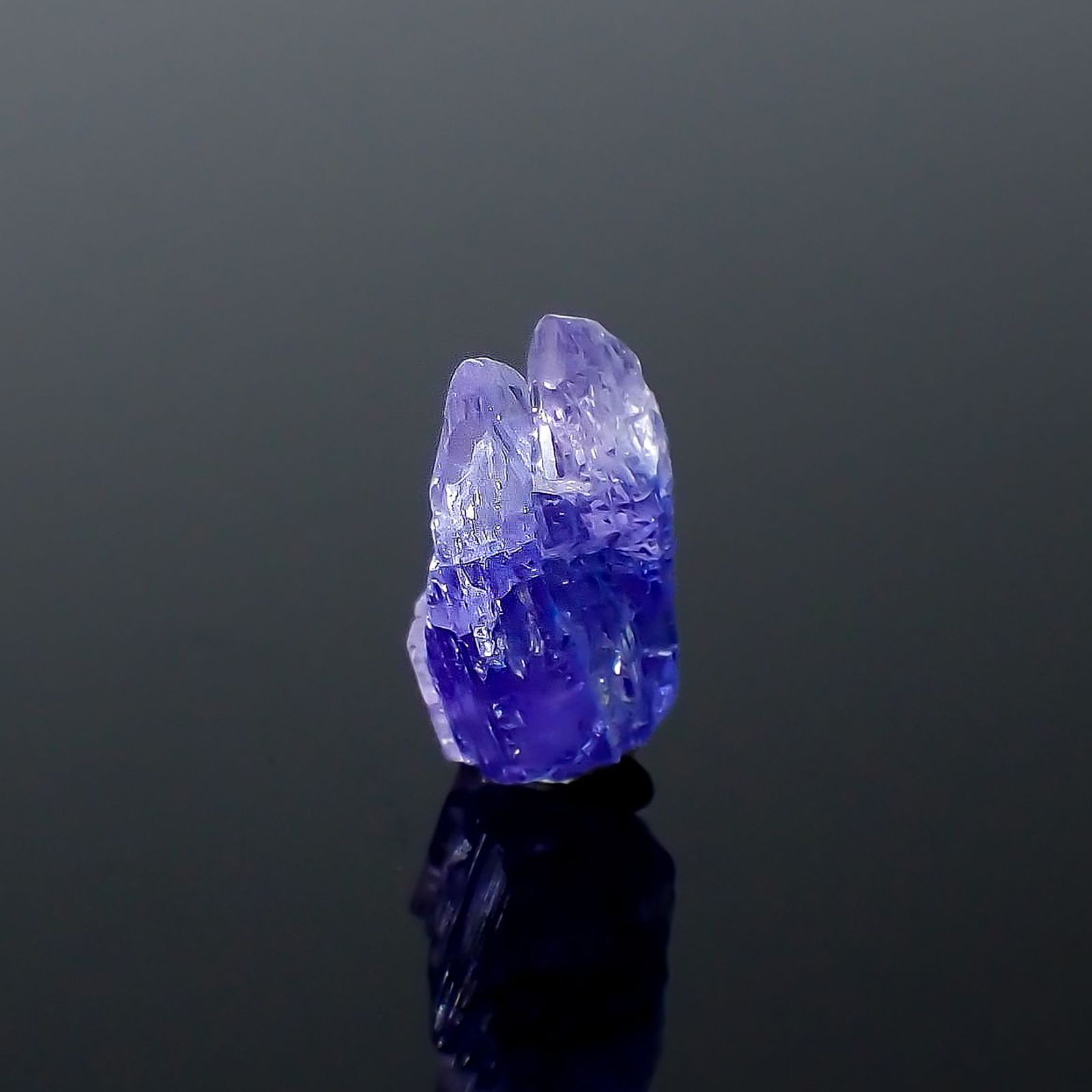 バイカラータンザナイト 原石 タンザニア産 3.31ct / 12.4x6.6mm前後 [260424988]