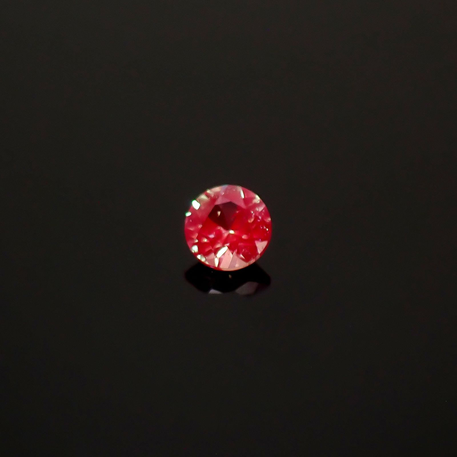 アレキサンドライト ロシア産 0.024ct / 1.7x1.7mm前後 [260532154]