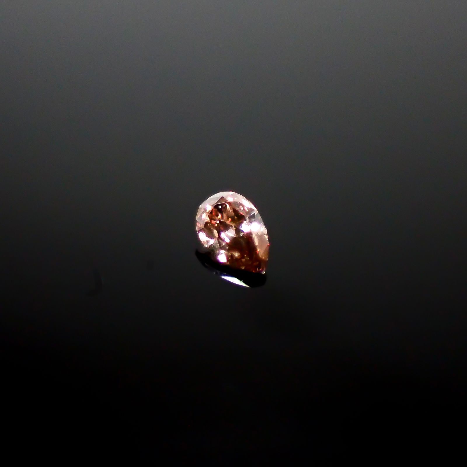 ピンクダイヤモンド(宝石名ダイアモンド VS-2/FANCY DEEP BROWNISH PINK) 0.033ct ソ付(AGT)[250129709]2.58x1.66mm前後