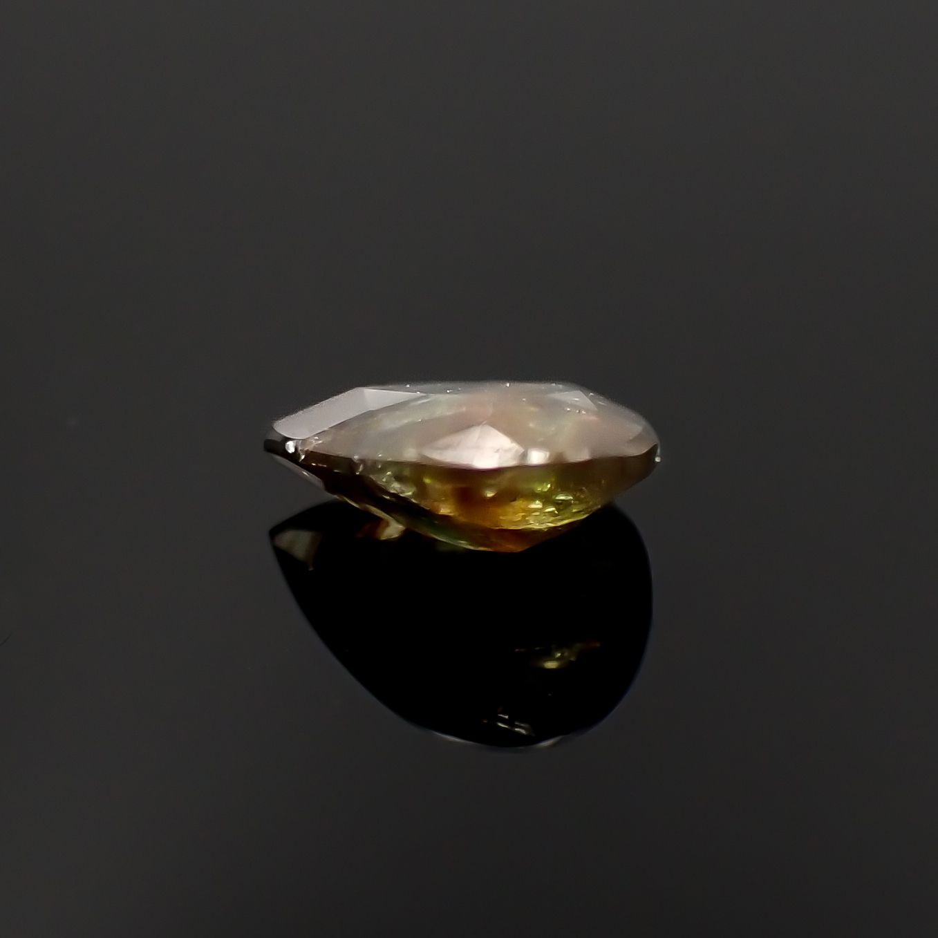 ゴールドシーンサファイア非加熱 ケニア産 0.83ct[230321330]6.8x5.3mm前後