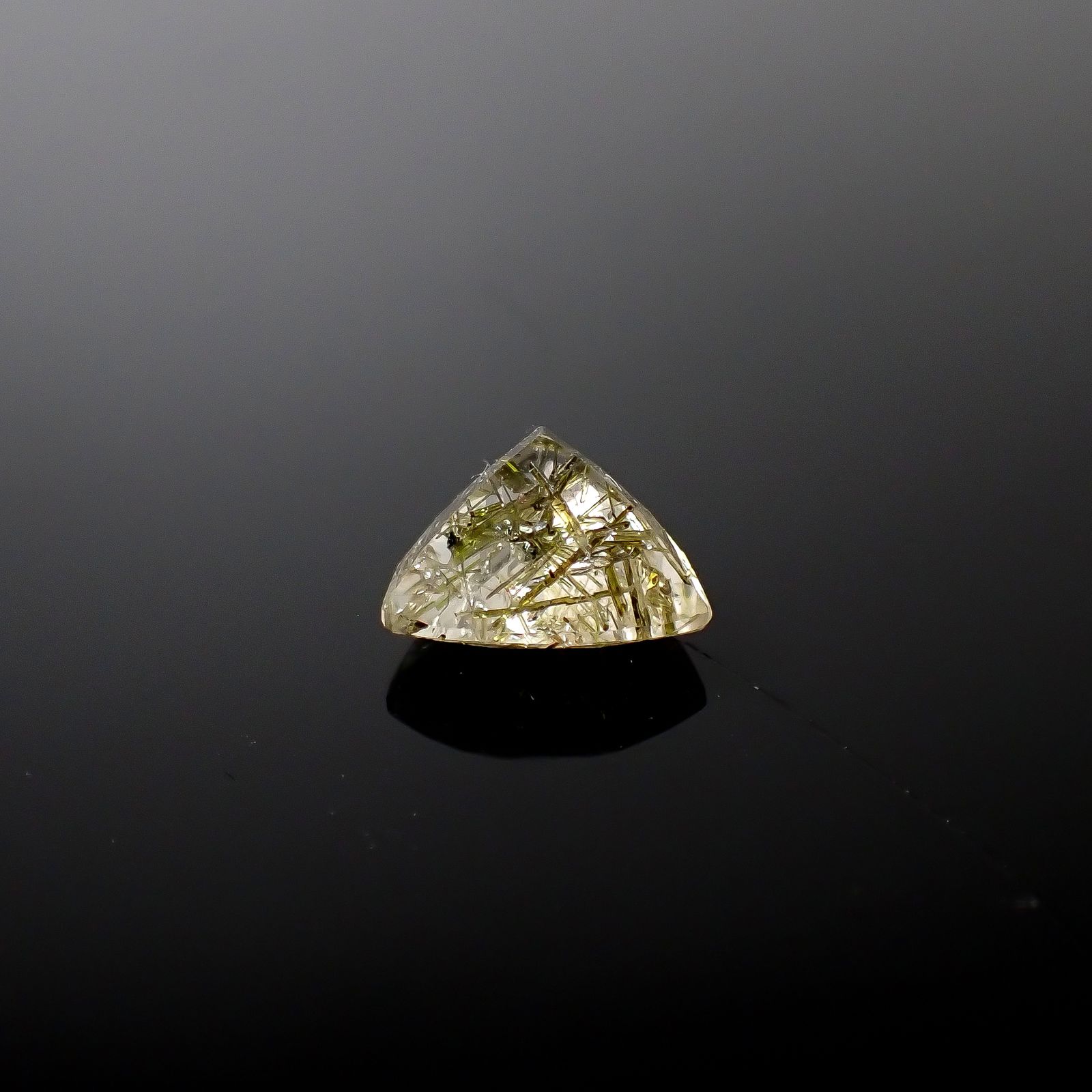 エピドートインクォーツ ブラジル産 3.18ct [240427296]10.2x10.1mm前後