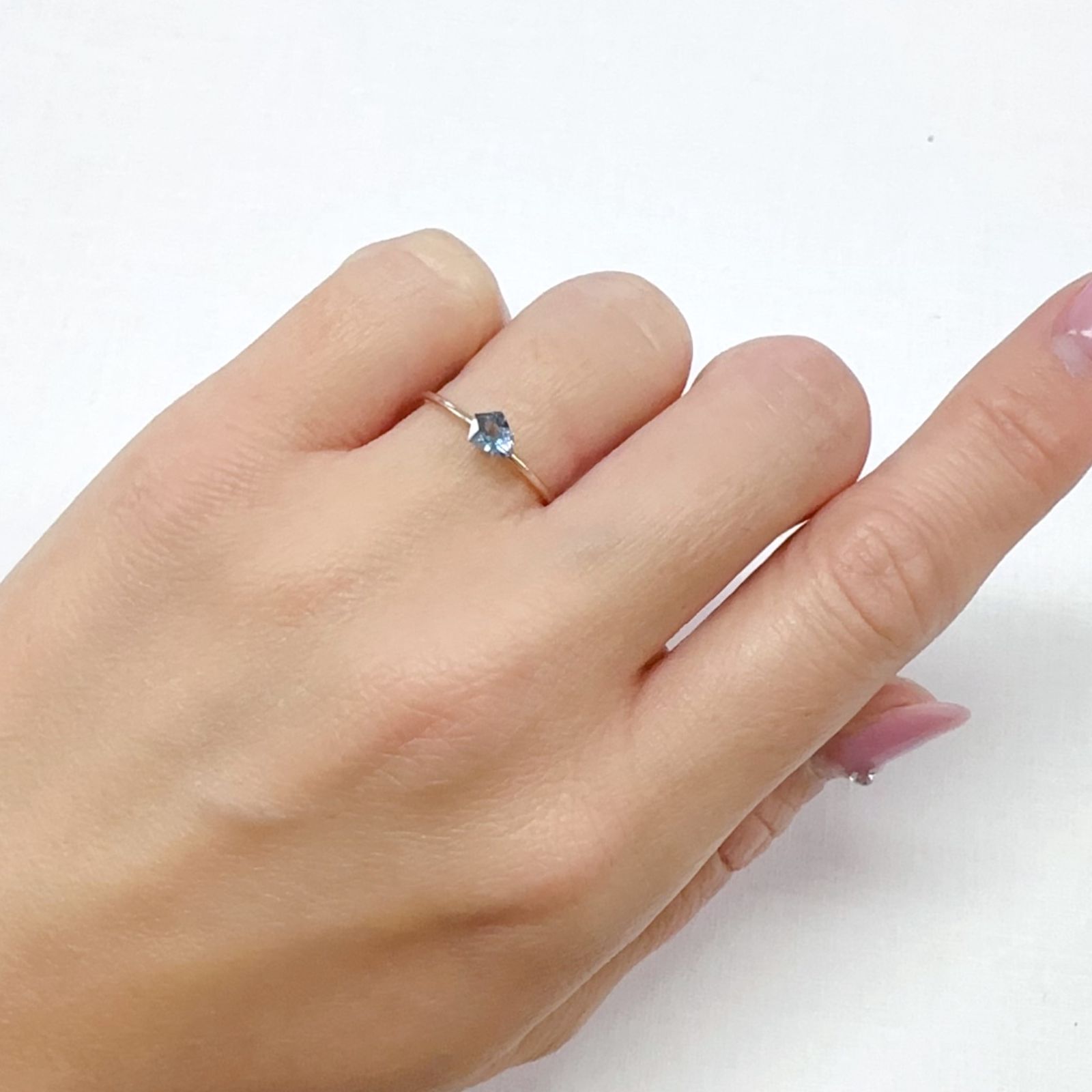 ◇カスタムカット◇ブルーコーネルピン タンザニア産 0.23ct[231224498]5.3x4.3mm前後