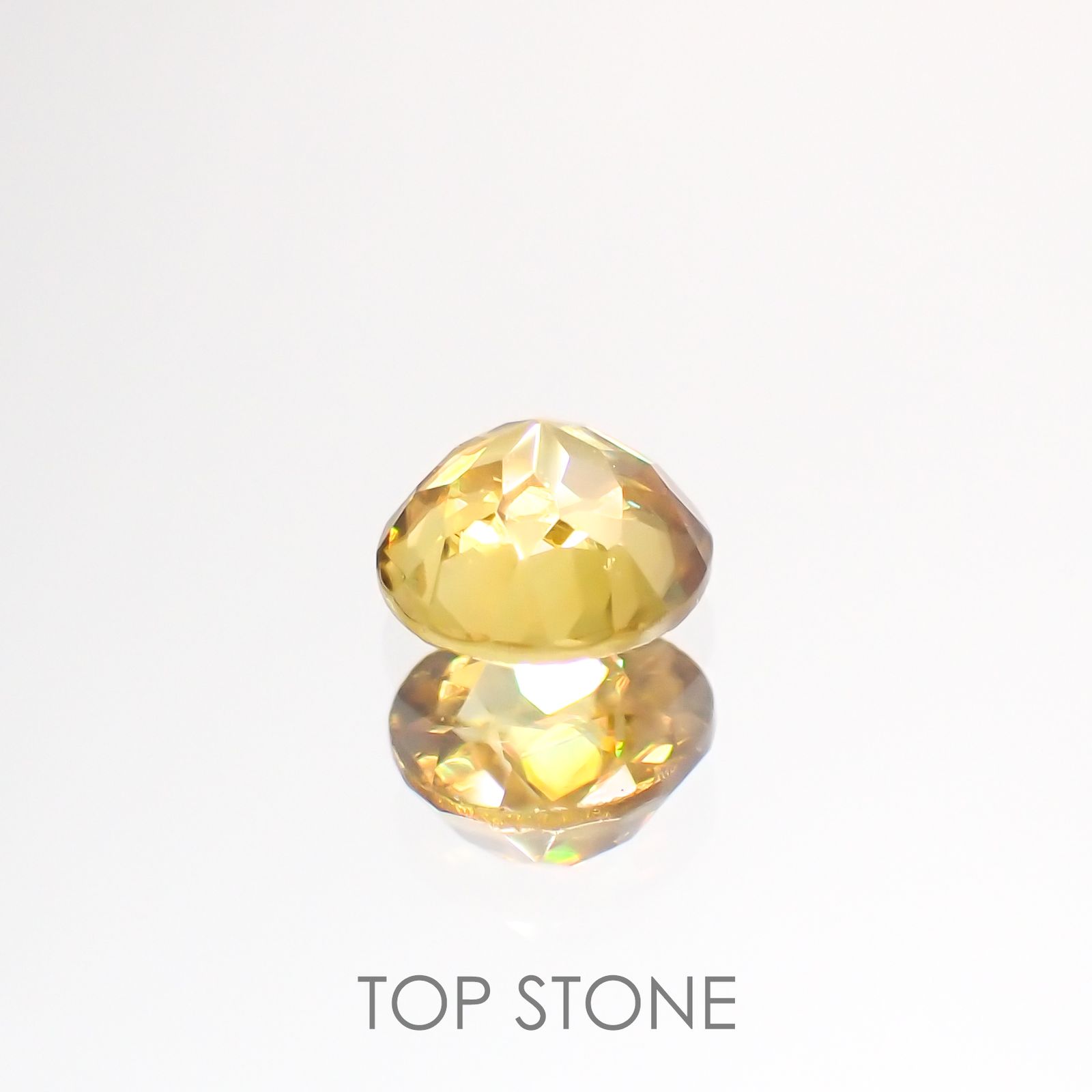 イエロースフェーン マダガスカル産 ルース 0.56ct[210812767]4.8×4.8mm前後