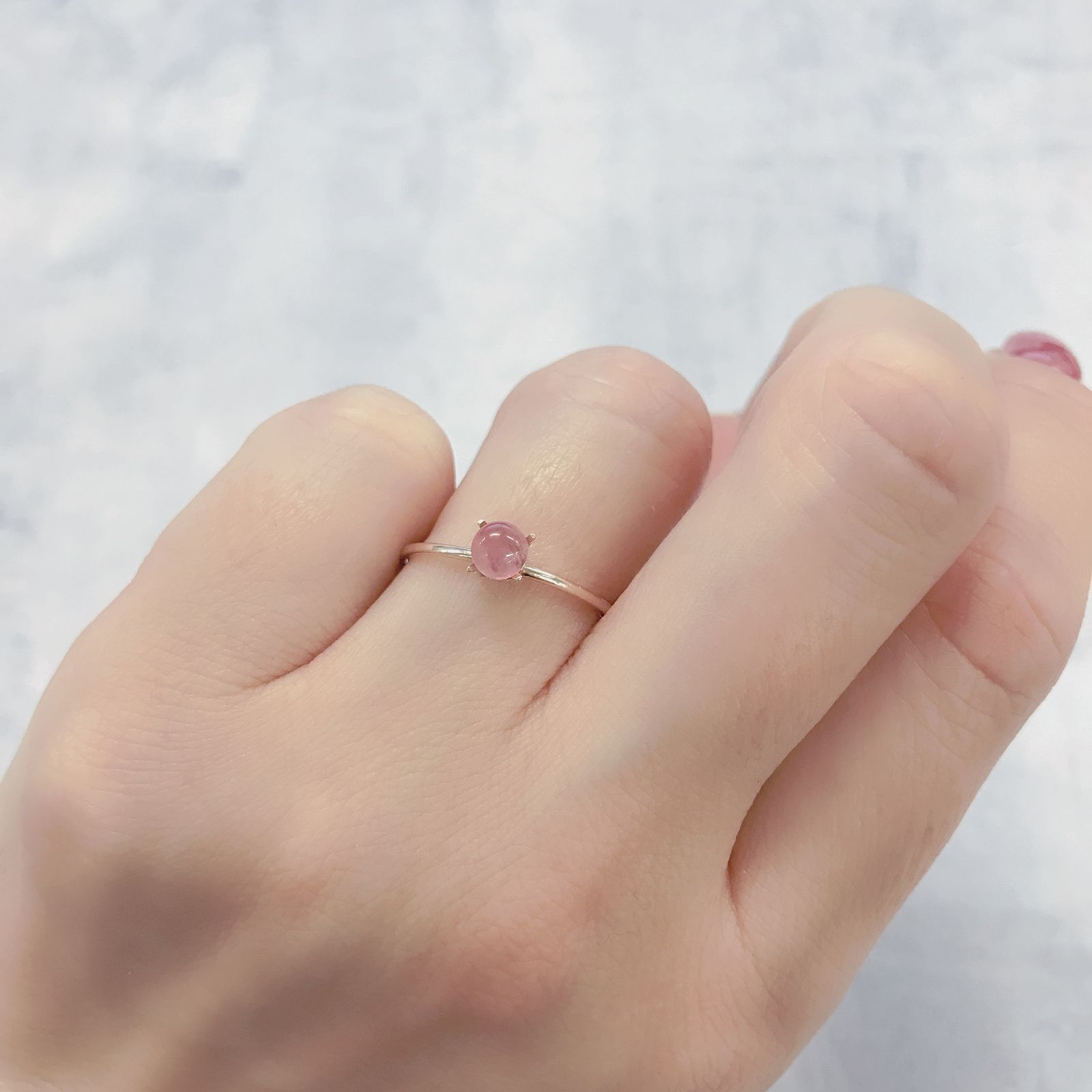 ペツォッタイトキャッツアイ(ラズベリル)(宝石名ペツォッタイト・キャッツアイ)マダガスカル産 0.375ct ソ付(彩珠)[220114353]4.2x4.2mm前後