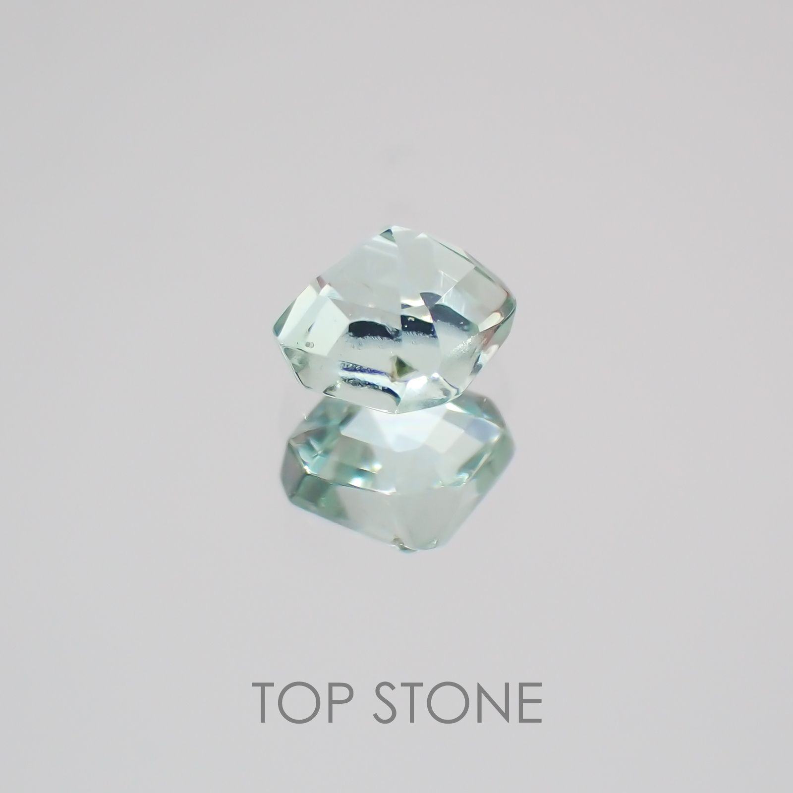 ミントベリル(宝石名グリーン・ベリル) ブラジル産 0.18ct 識別済[21059709]3.5×3.5mm前後