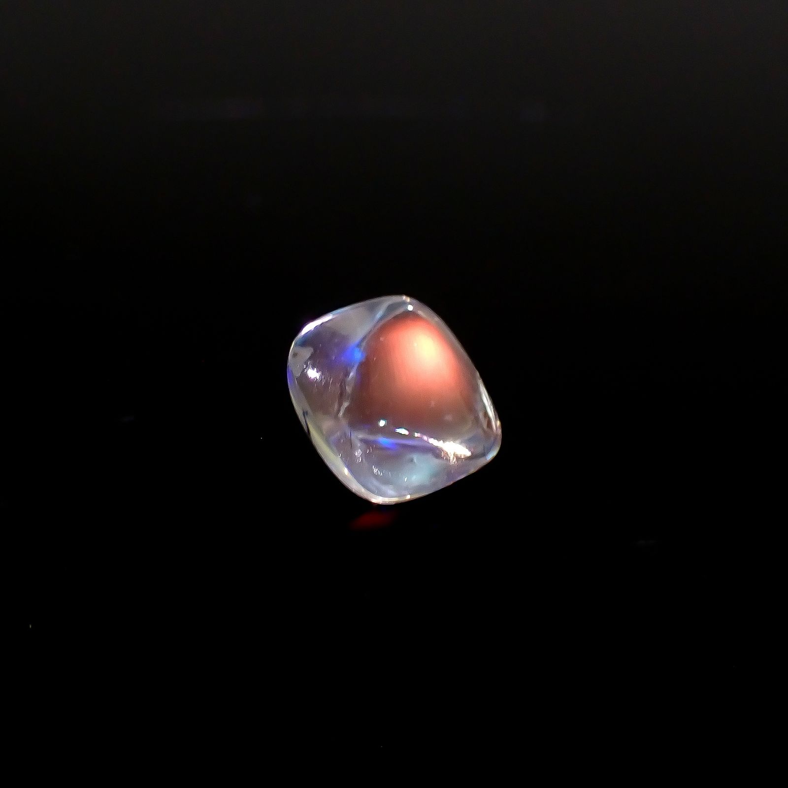 ◇バフカット◇レインボームーンストーン(宝石名ラブラドライト)マダガスカル産 1.565ct ソ付(彩珠)[240427205]7x6.8mm前後