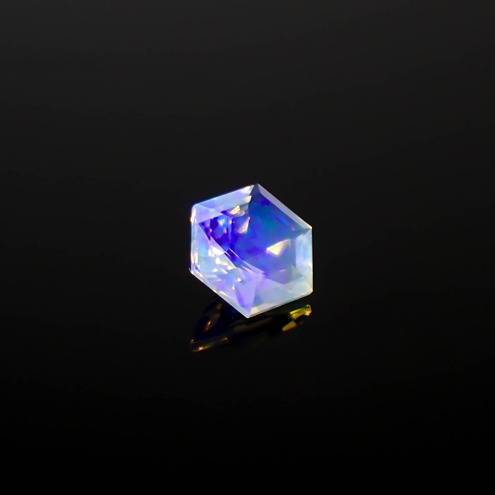 ◇ヘキサゴンカット◇エチオピアオパール エチオピア産 0.32ct[240226218]5.1x5mm前後