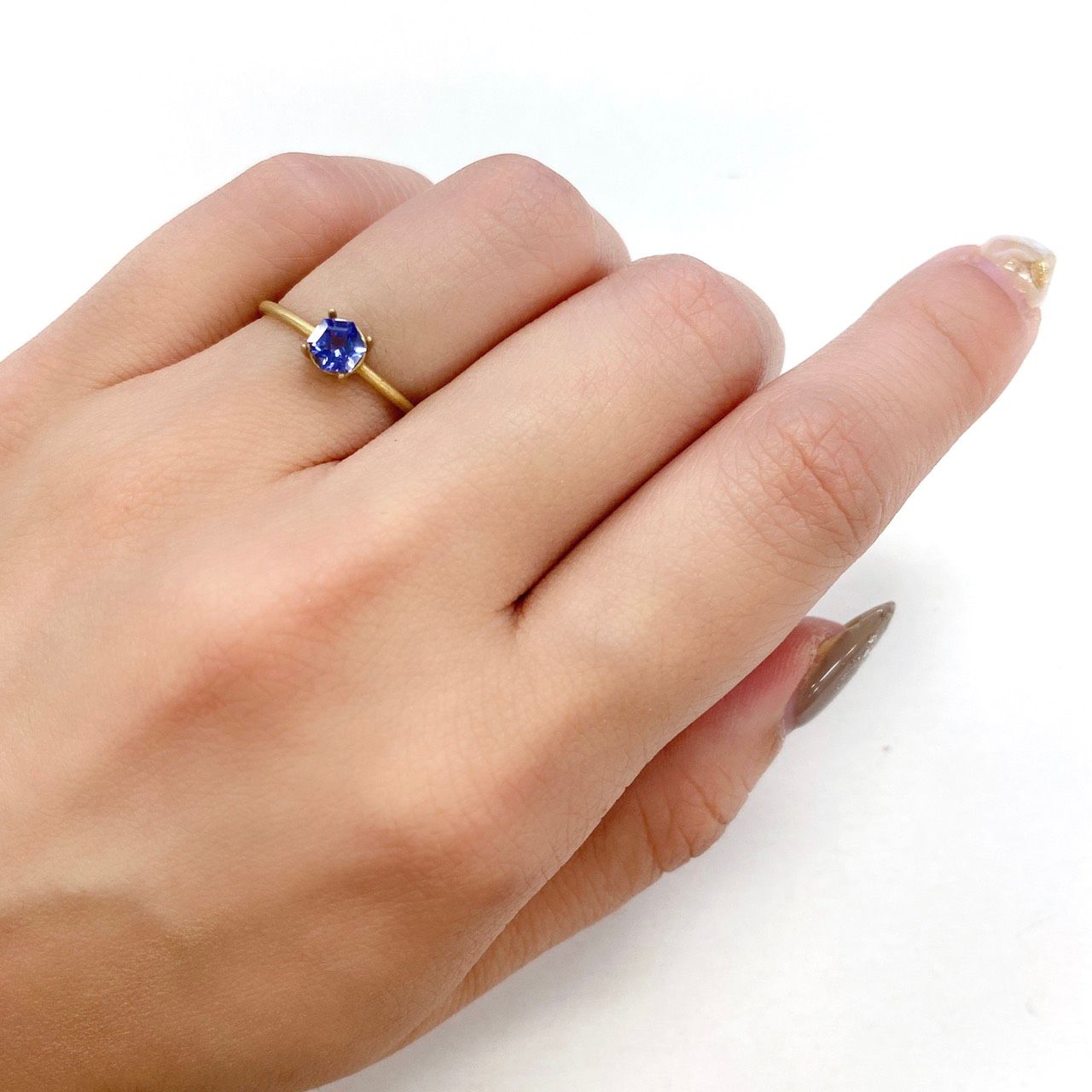 ◇ヘキサゴンカット◇タンザナイトSA(宝石名タンザナイト) タンザニア産 0.35ct 識別済[210610996]4.2×4.2mm前後