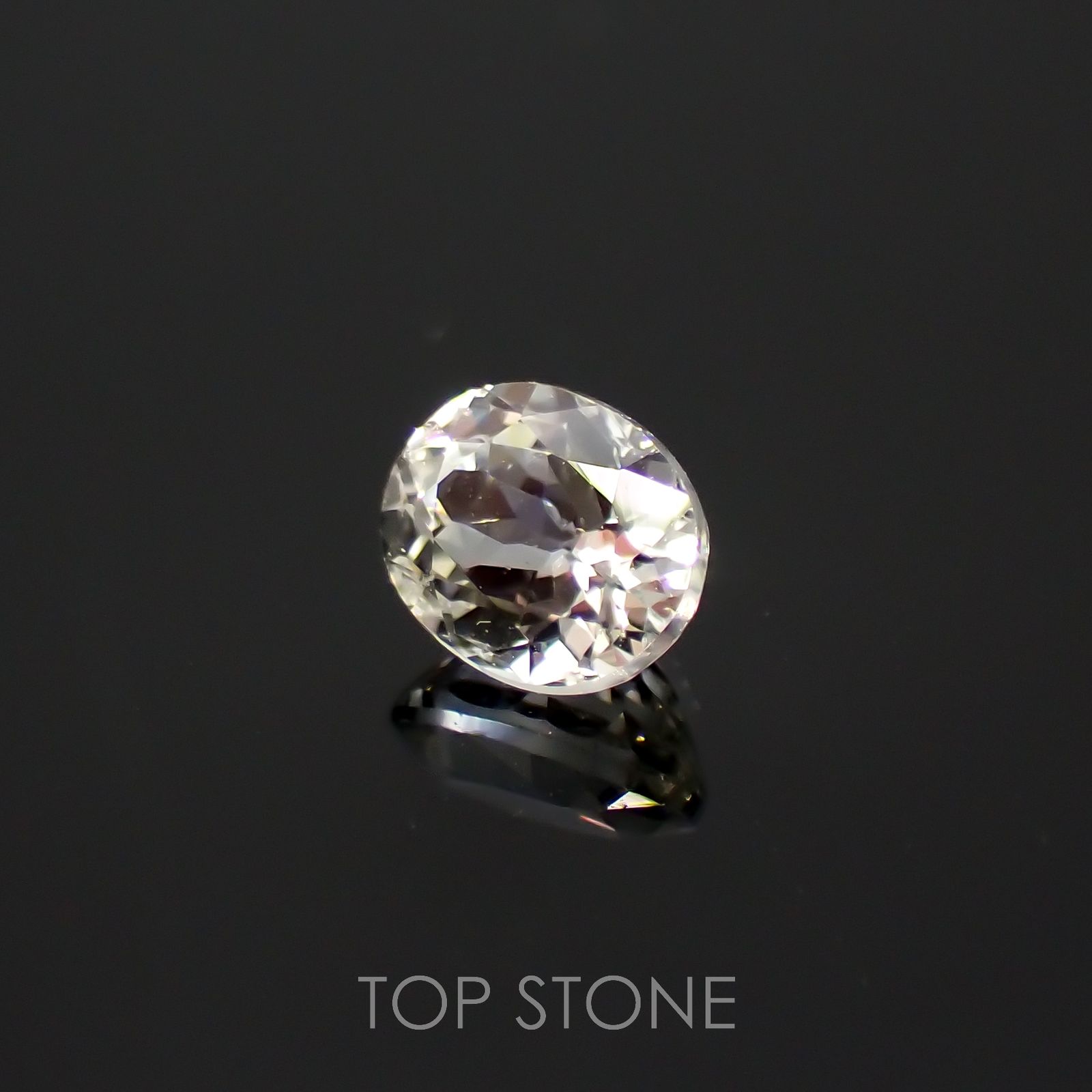 リューコガーネット(宝石名ホワイト グロッシュラー・ガーネット)ビルマ産 0.32ct 識別済[220616325]4.3x3.5mm前後