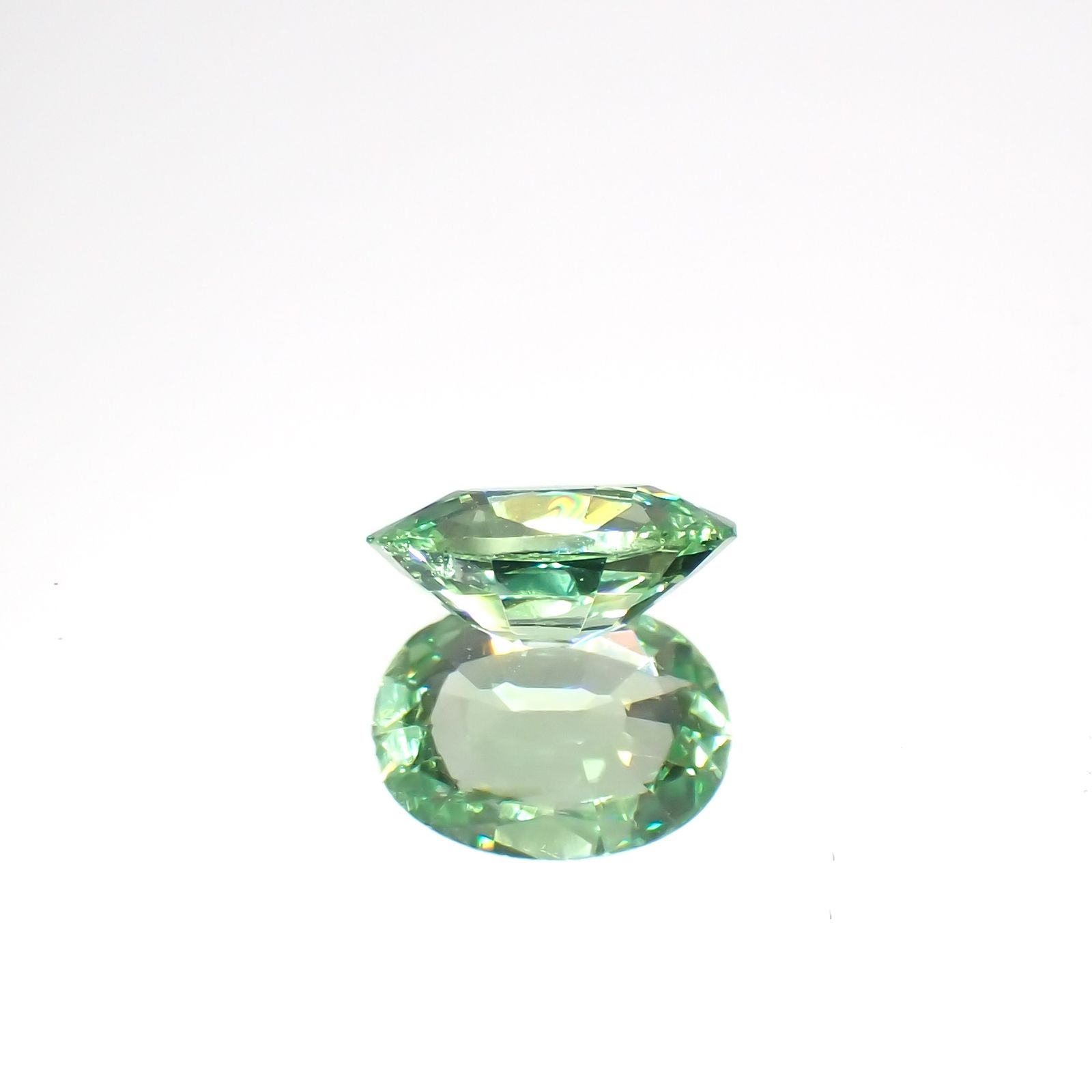 ミントガーネット(宝石名グリーン・グロッシュラー・ガーネット)タンザニア産 0.41ct 識別済[230923501]5.6x4.1mm前後
