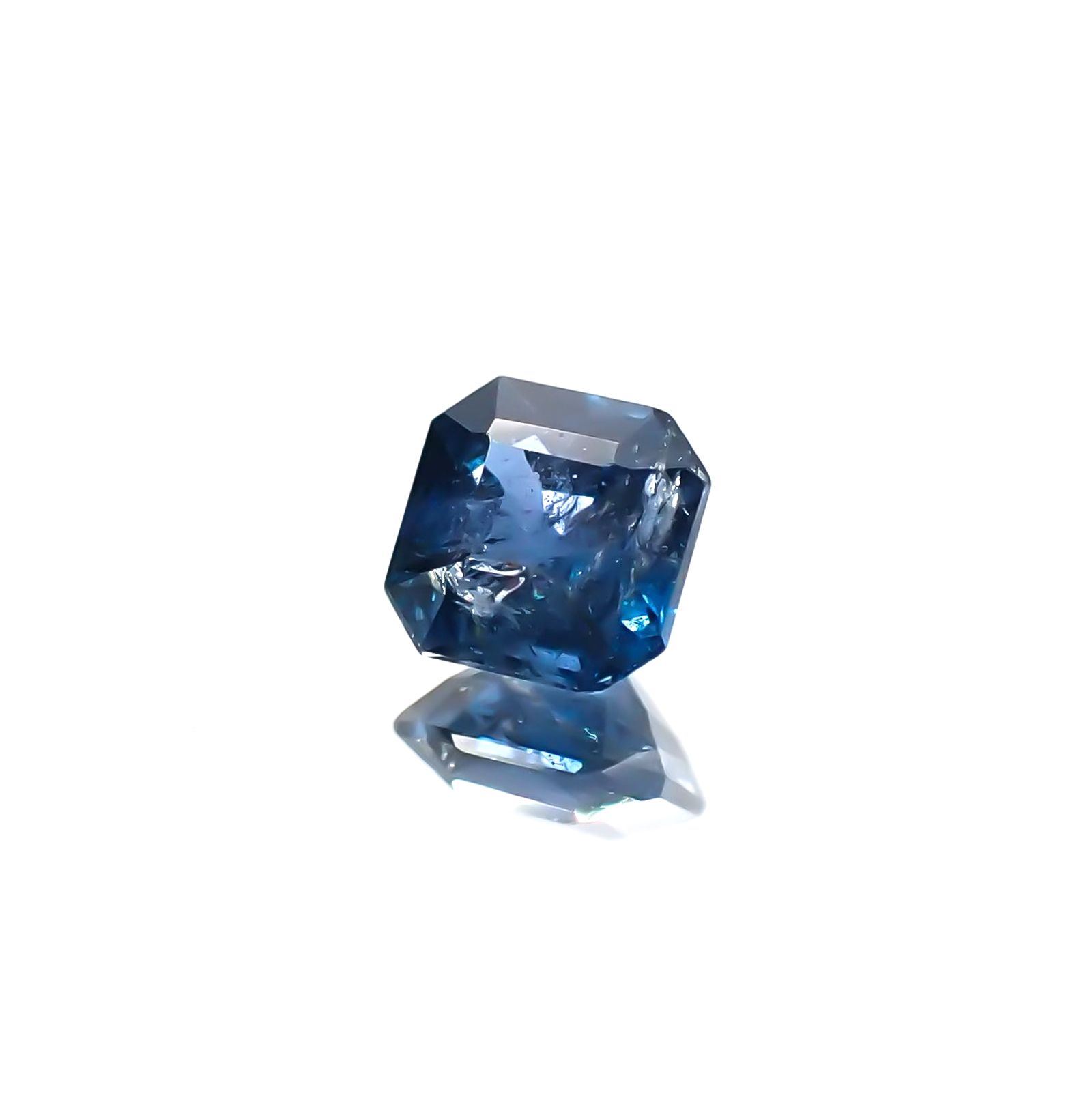 ガーナイト(宝石名 含コバルト・ガーナイト) ナイジェリア産 ソ付(彩珠) 0.406ct / 3.8x3.7mm前後 [260411553]