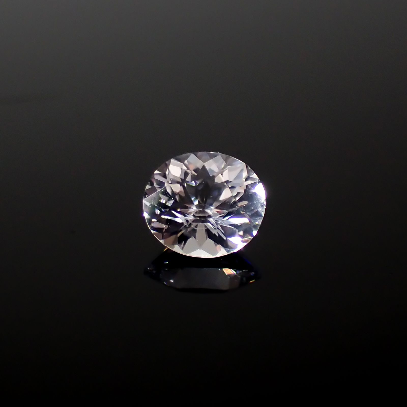 アイスラベンダーサファイア(宝石名サファイア)スリランカ/マダガスカル産 0.66ct 識別済[240226283]5.4x4.9mm前後