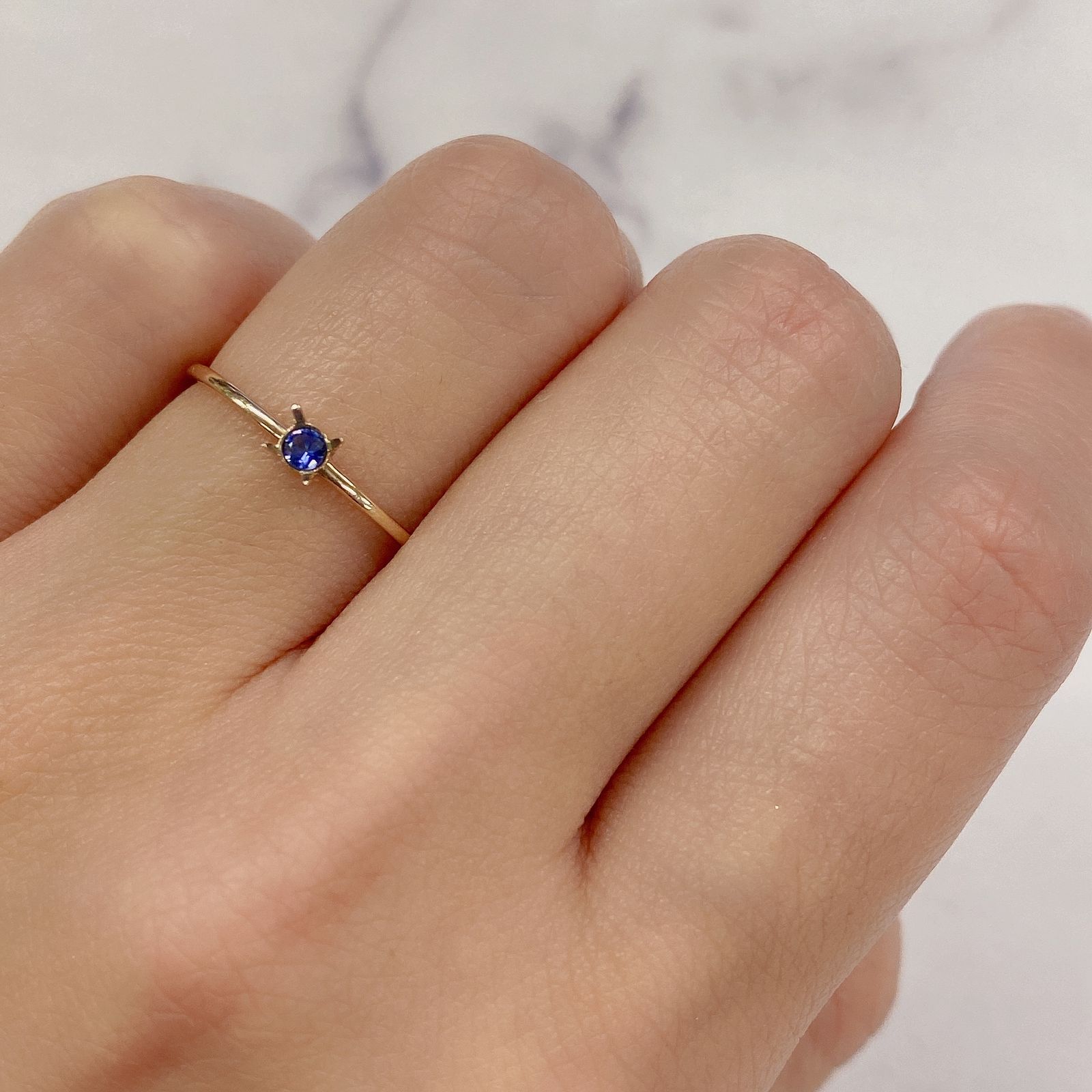 ベニトアイト(宝石名ベニトアイト) アメリカ・カリフォルニア産 0.053ct 識別済[20095851]2.3×2.2mm前後
