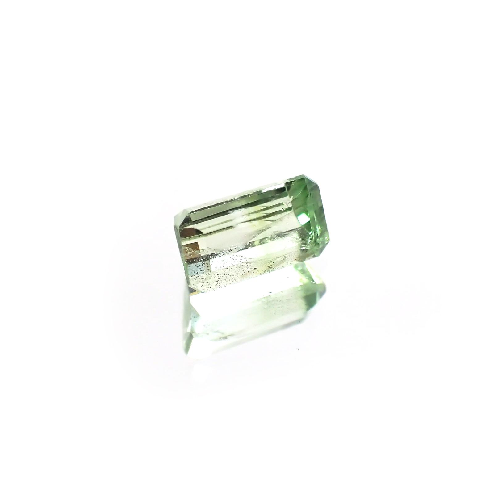 バイカラーツァボライト(宝石名グリーン グロッシュラー・ガーネット) タンザニア産 識別済 1.38ct / 7.5x4.2mm前後 [210711919]