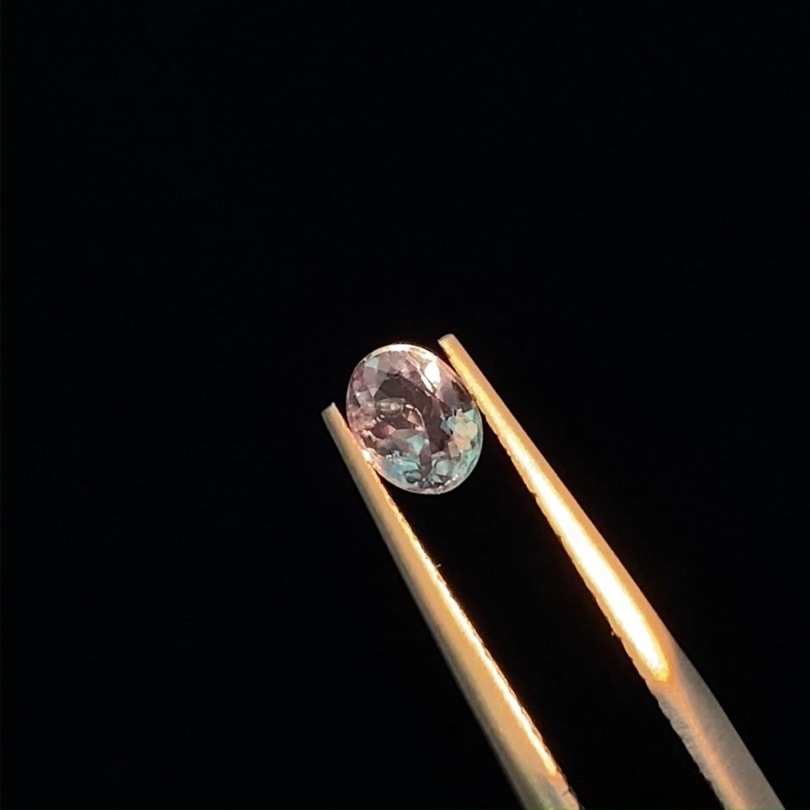 アレキサンドライト(宝石名アレキサンドライト)インド産 0.42ct 識別済