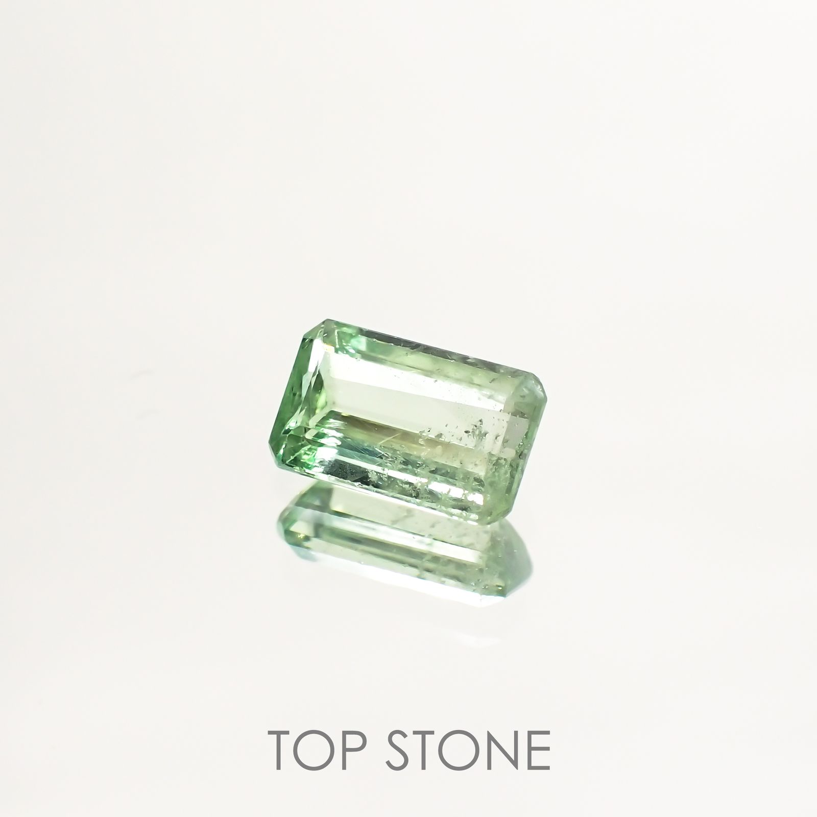 バイカラーツァボライト(宝石名グリーン グロッシュラー・ガーネット) タンザニア産 1.24ct 識別済[210711913]7.6×4.6mm前後