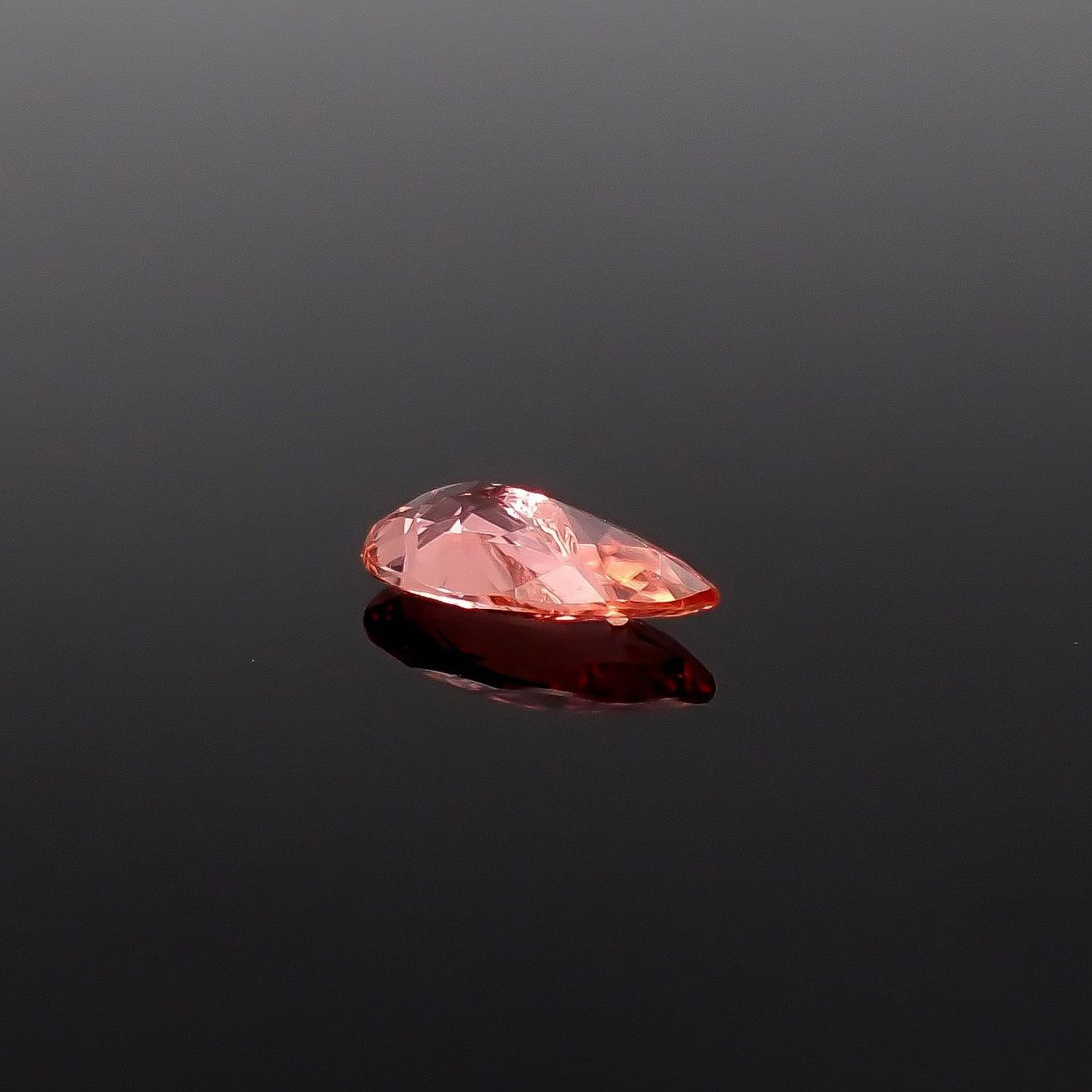 ヴェイリネナイト パキスタン産 0.68ct / 8.5x4.8mm前後 [260231781]
