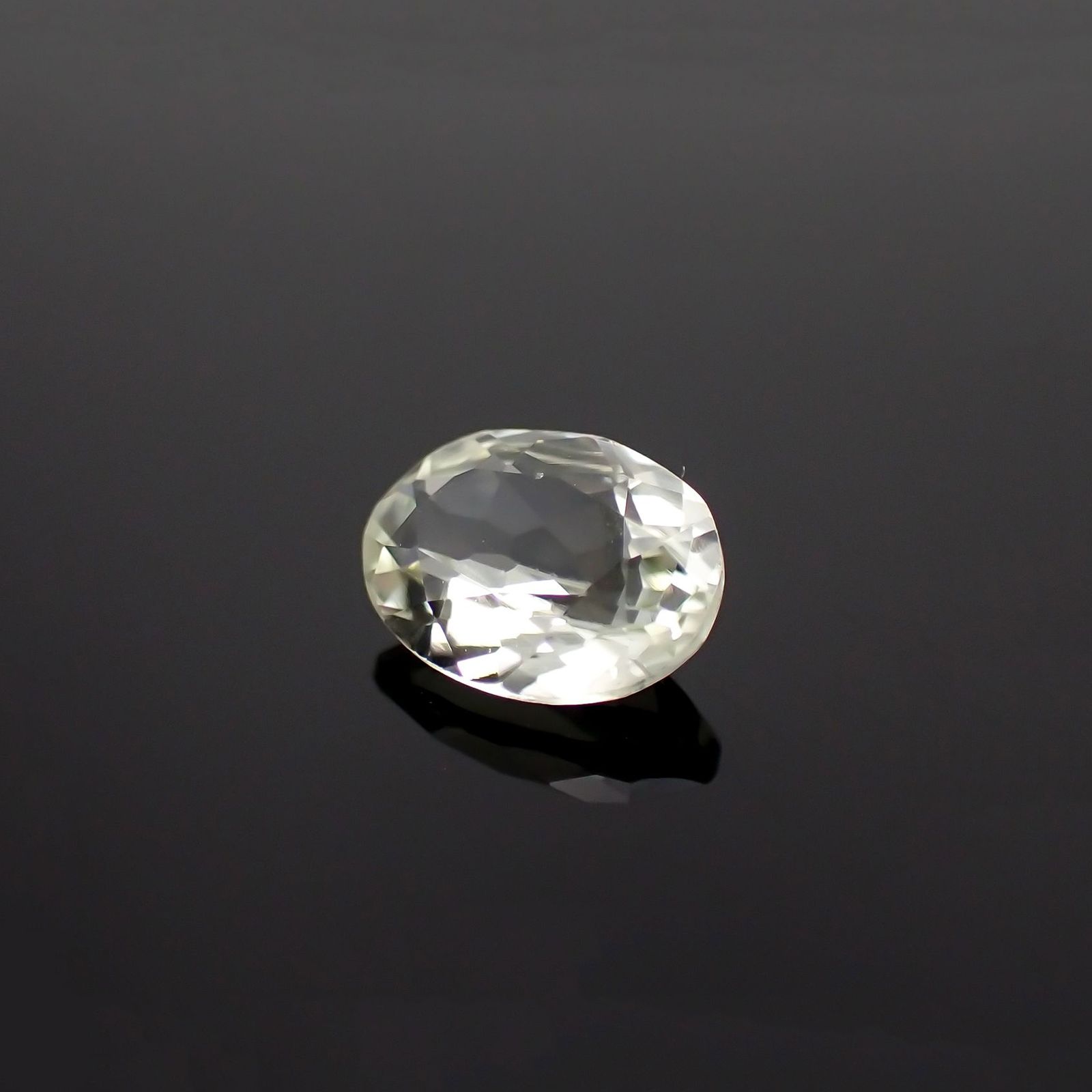 シリマナイト(宝石名シリマナイト)インド産 識別済 1.27ct / 8.1x6.1mm前後 [221018460]