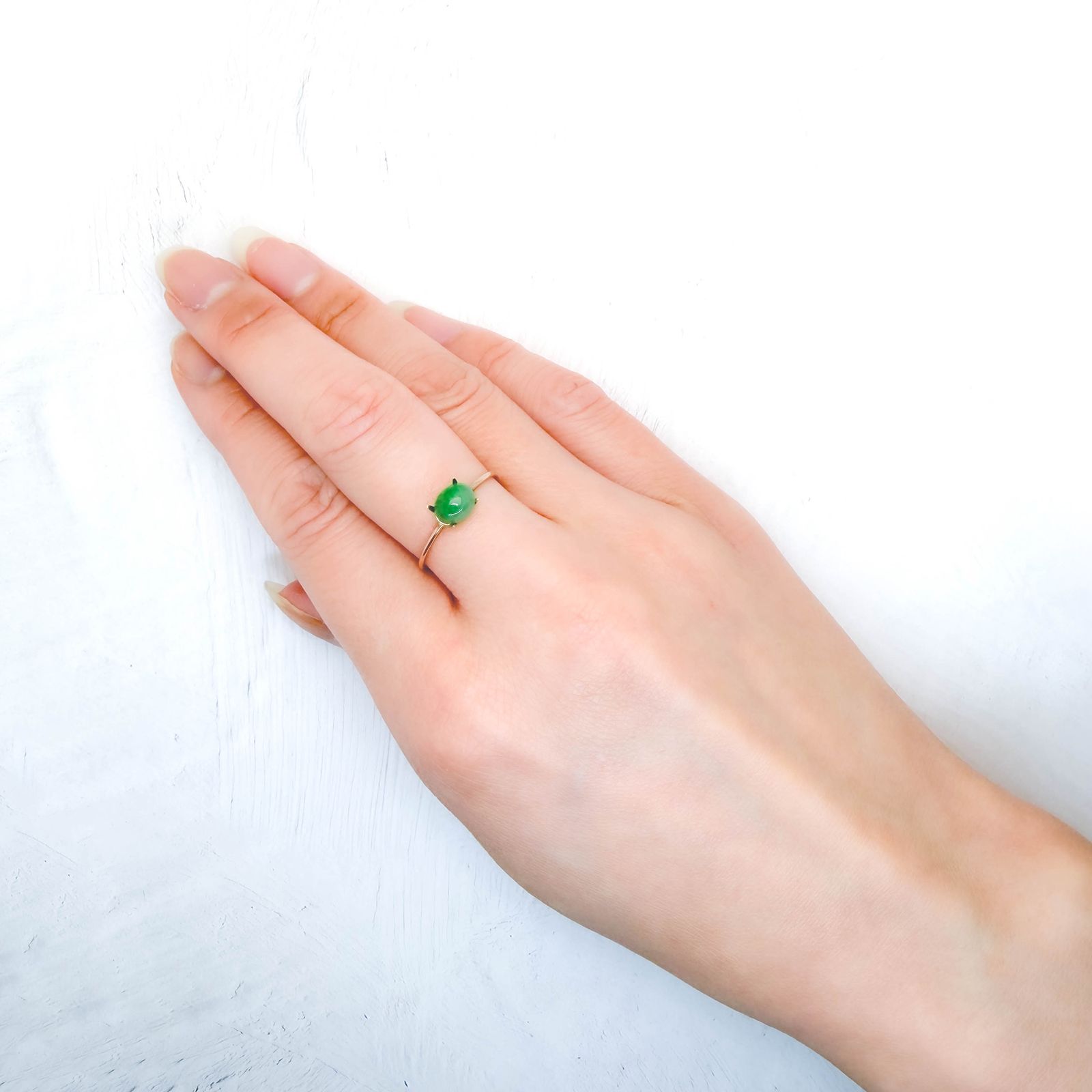 翡翠 ビルマ産 0.84ct / 6.4x5.3mm前後 [260532112]