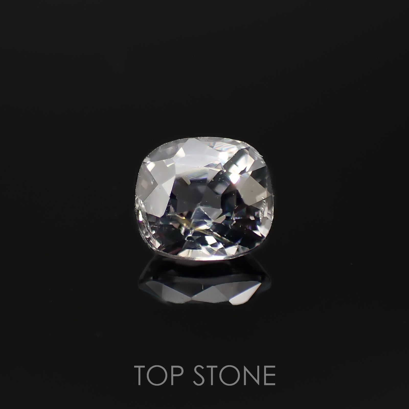 グレースピネル(宝石名スピネル)ビルマ/マダガスカル産 0.89ct 識別済[220817557]5.8x5.2mm前後