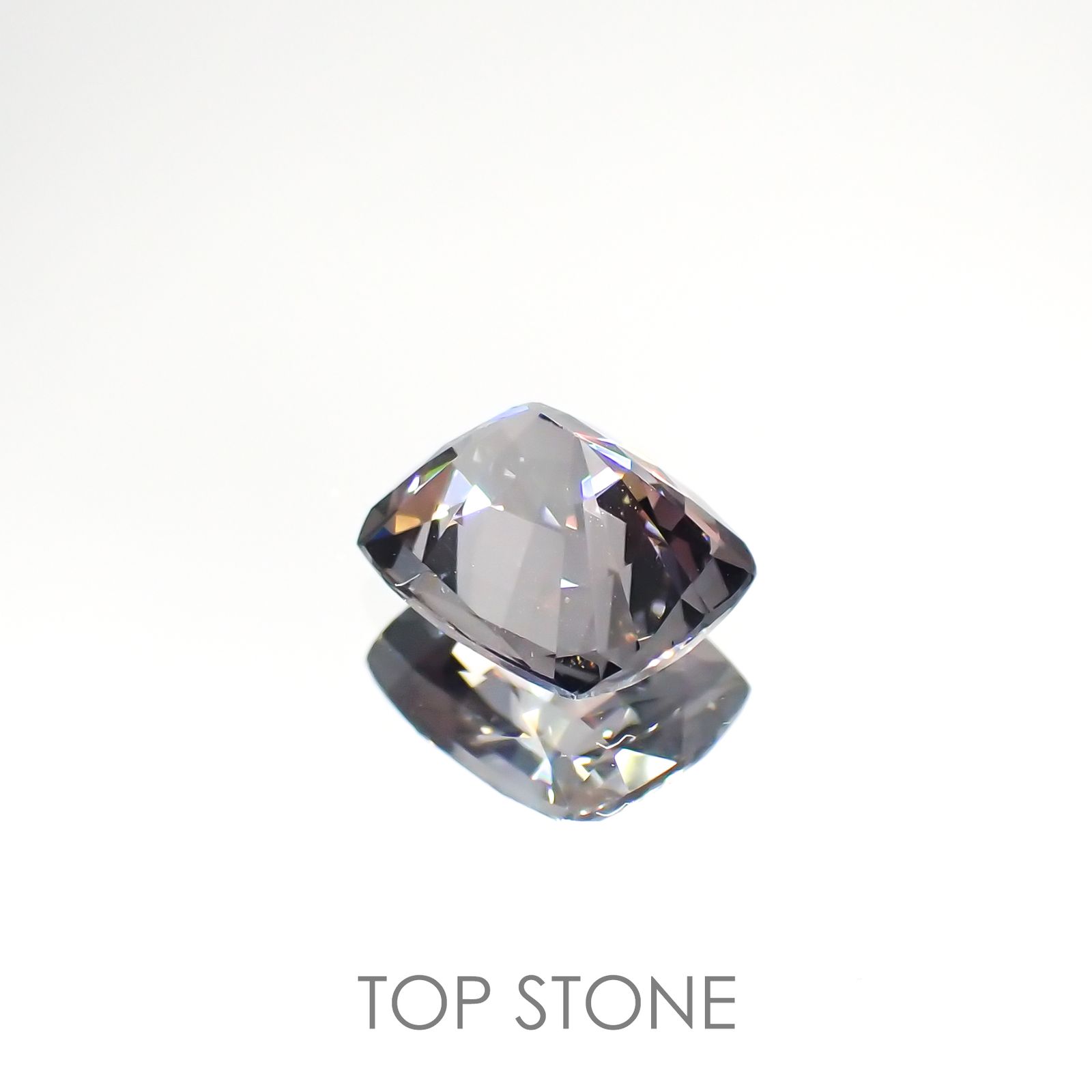 プラチナスピネル(宝石名スピネル) ビルマ産 1.381ct ソ付(彩珠)[210913318]7.1×5.9mm前後