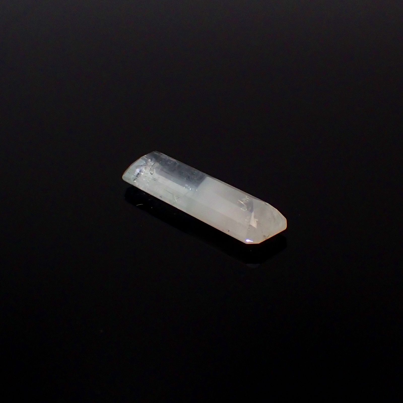 バイカラーベリル（アクアマリンモルガナイト） ブラジル産 4.53ct[231023647]21.6x6mm前後