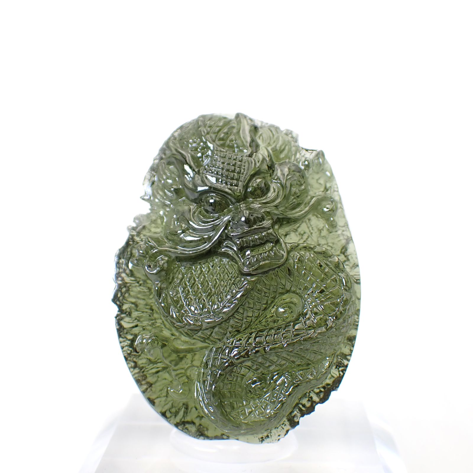 ◇龍彫刻◇モルダバイト 発見地:旧チェコスロバキア アクリル台座付き 77.90ct(15.58g) / 13.9x29.7x41.7mm前後 [260632497]