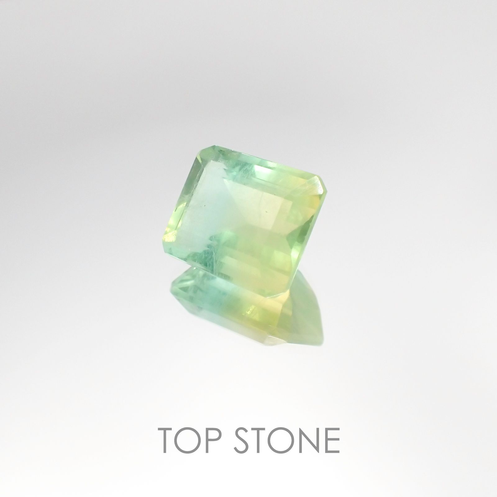 バイカラーフローライト ブラジル産 ルース 7.84ct[20106387]11.9×9.9mm前後