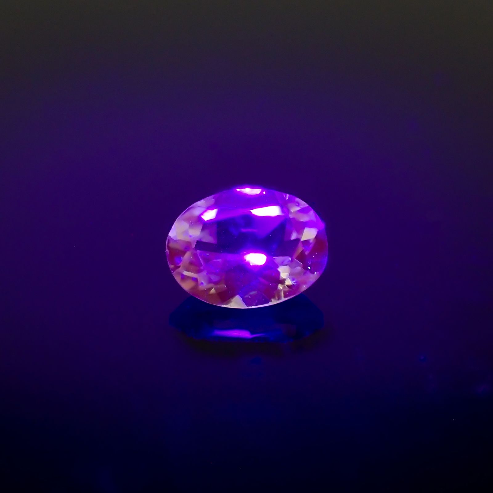 ミントガーネット タンザニア産 0.34ct[231023739]5x3.8mm前後