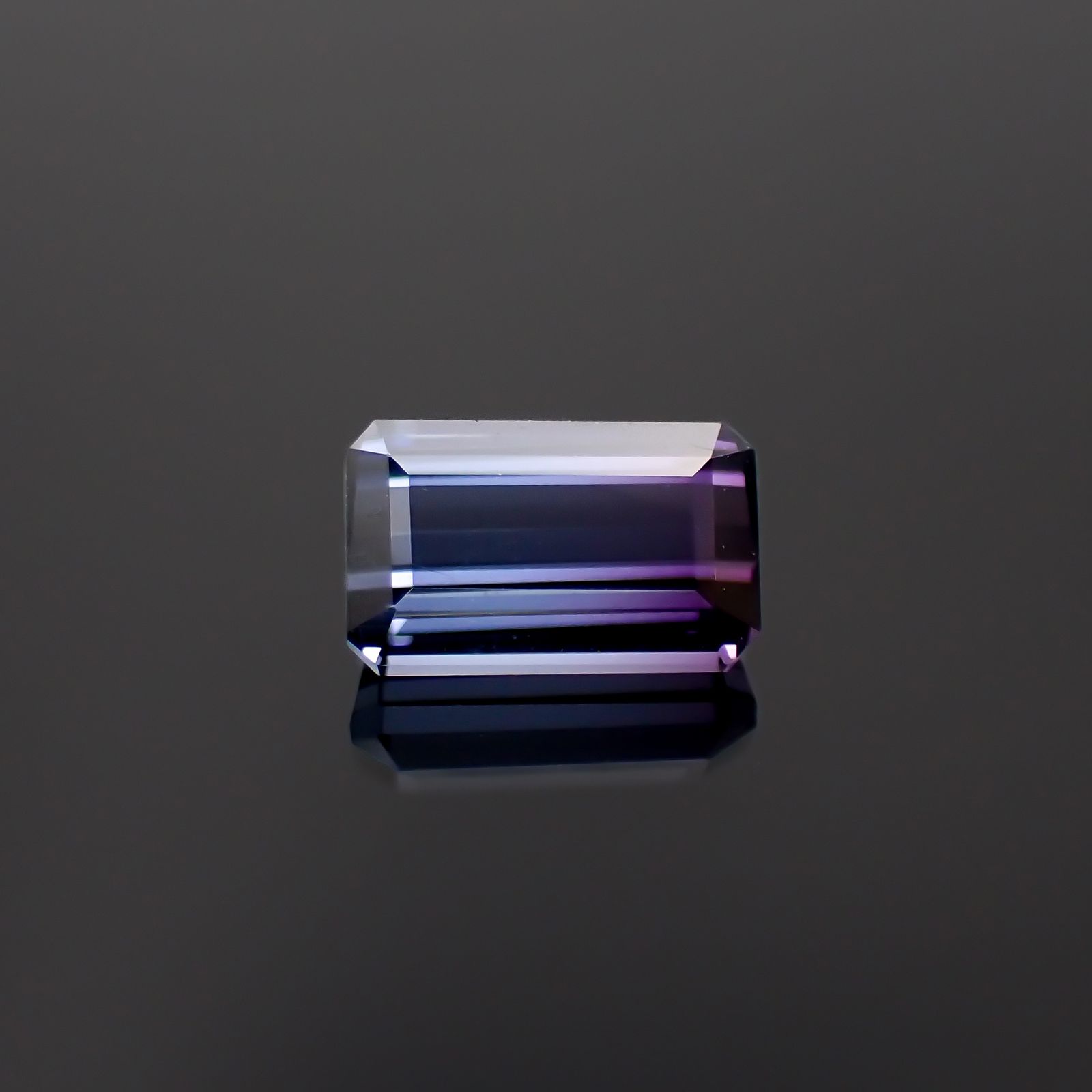 バイカラースピネル タンザニア/マダガスカル産 0.73ct[230722682]6.1x3.7mm前後