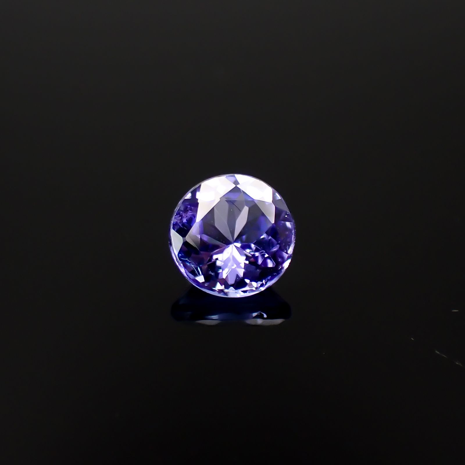 タンザナイト(宝石名タンザナイト)タンザニア産 0.65ct 識別済[240628328]5.6x5.6mm前後