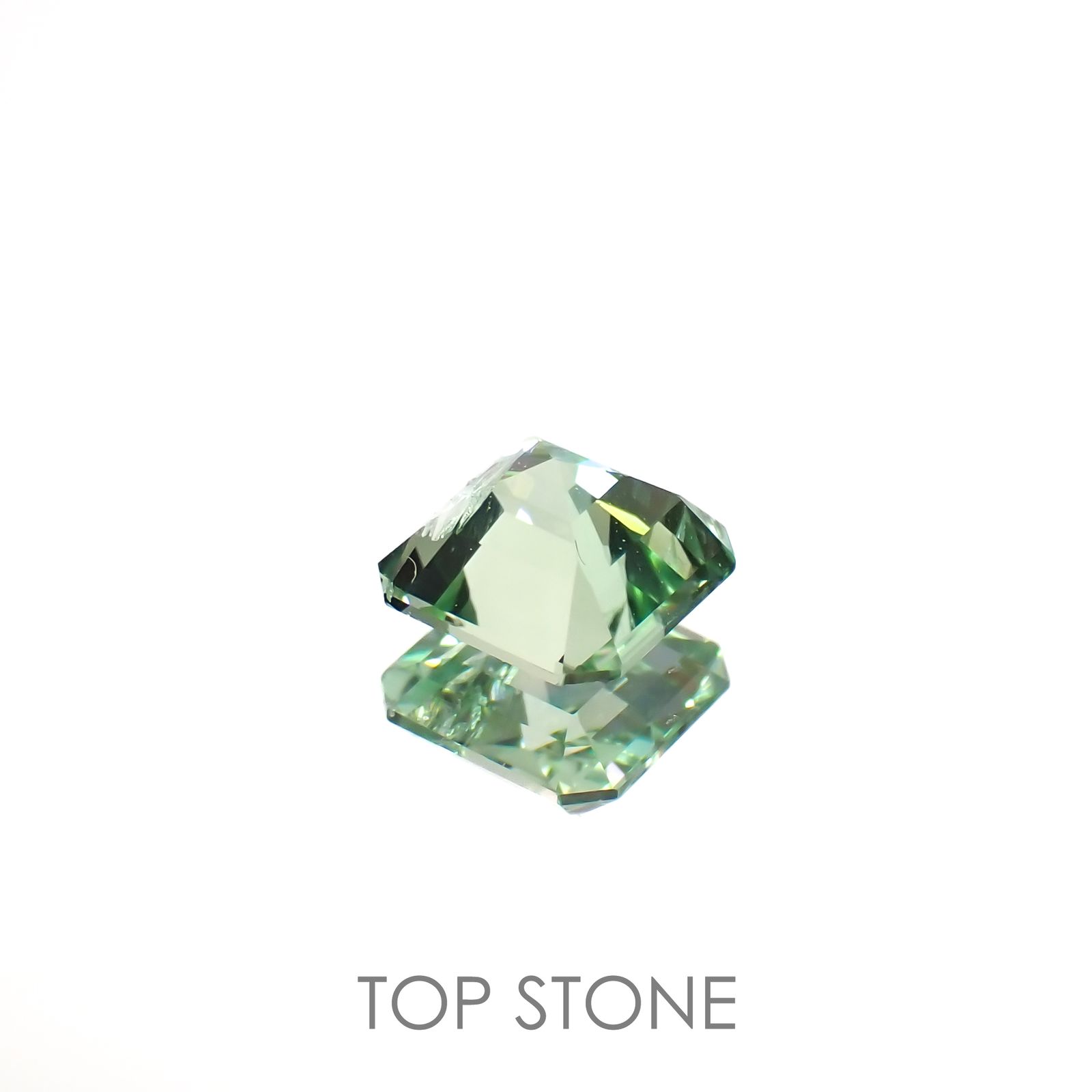 バナジウムコーネルピン(宝石名コーネルピン)タンザニア・タンガ州産 0.57ct 識別済[220716764]4.9x4.8mm前後