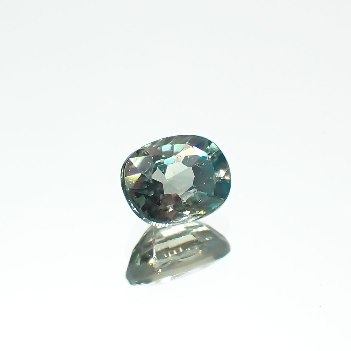 アレキサンドライト(宝石名アレキサンドライト)タンザニア産 0.31ct 識別済[230321349]4.2x3.1mm前後