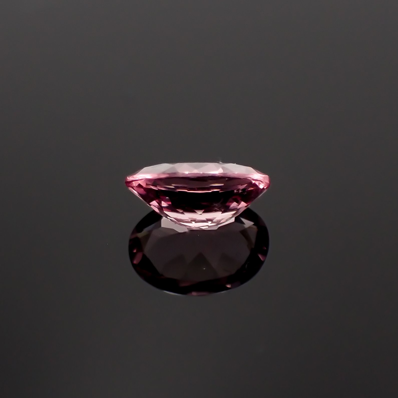 ドラゴンガーネット タンザニア産 0.88ct[230421455]6.9x5.1mm前後